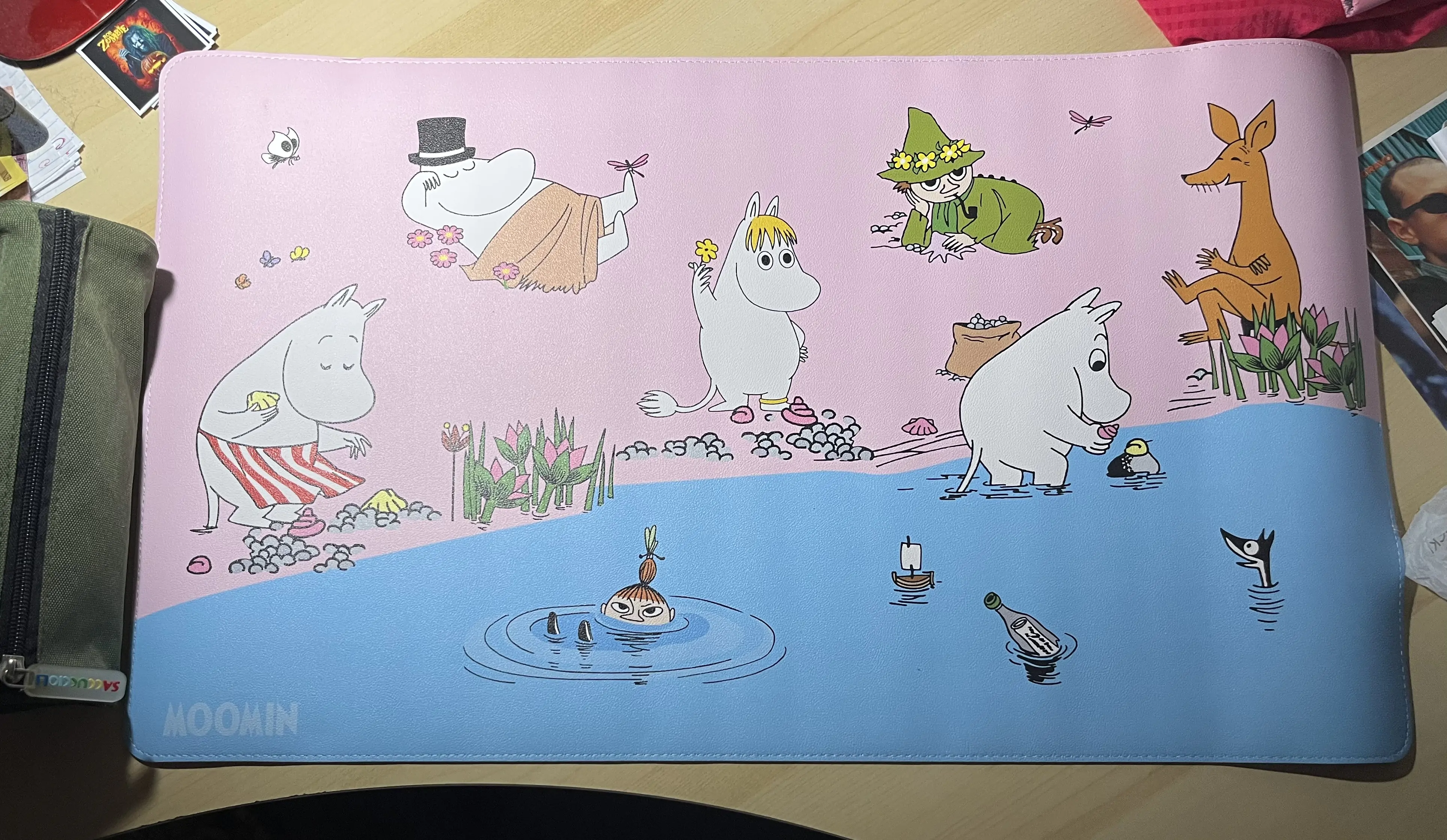 Moomin podloga za igraći stol fotografija proizvoda
