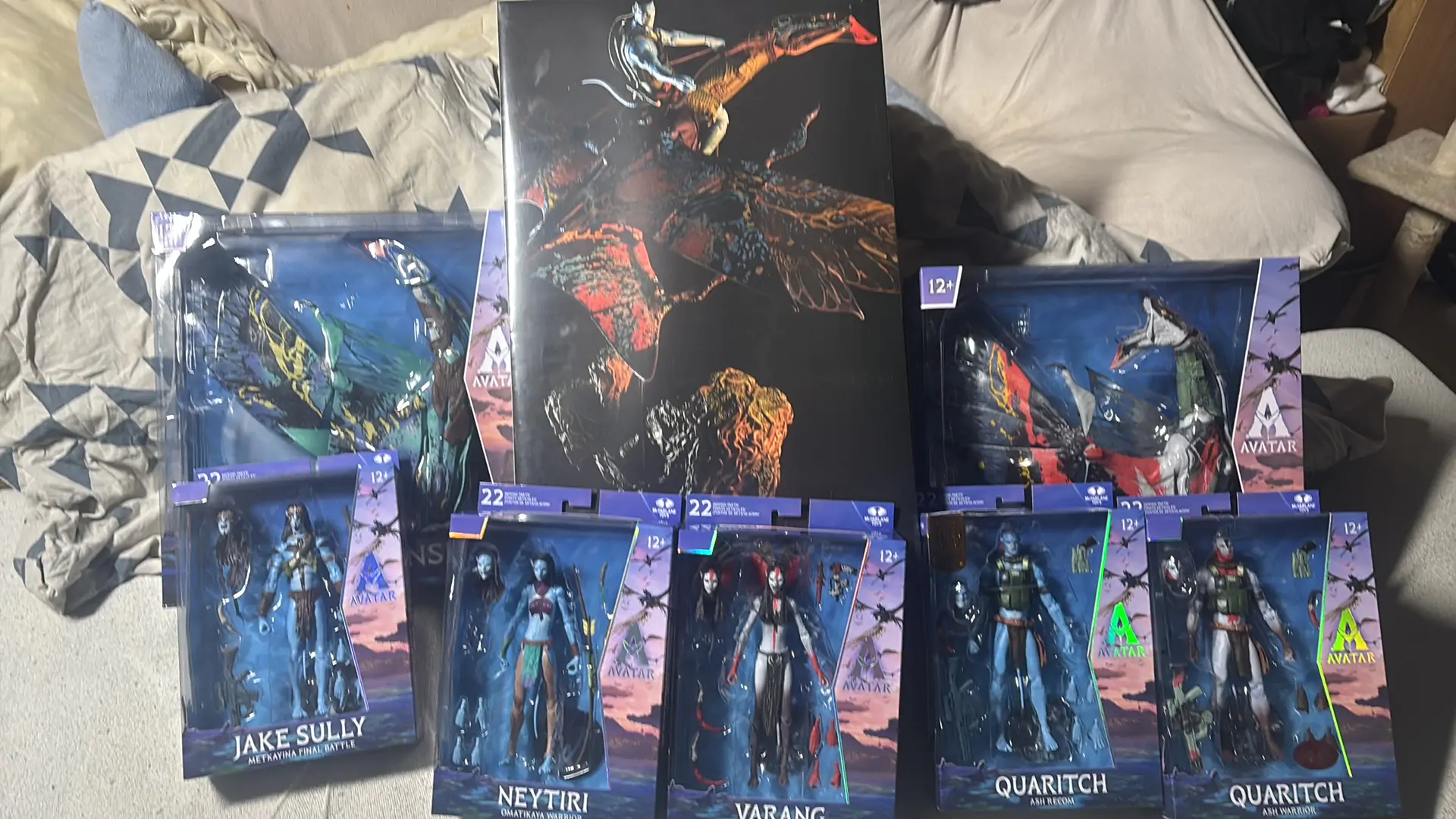 Avatar: The Way of Water akcijska figura Recom Quaritch & RDA Banshee (Gold Label) fotografija proizvoda