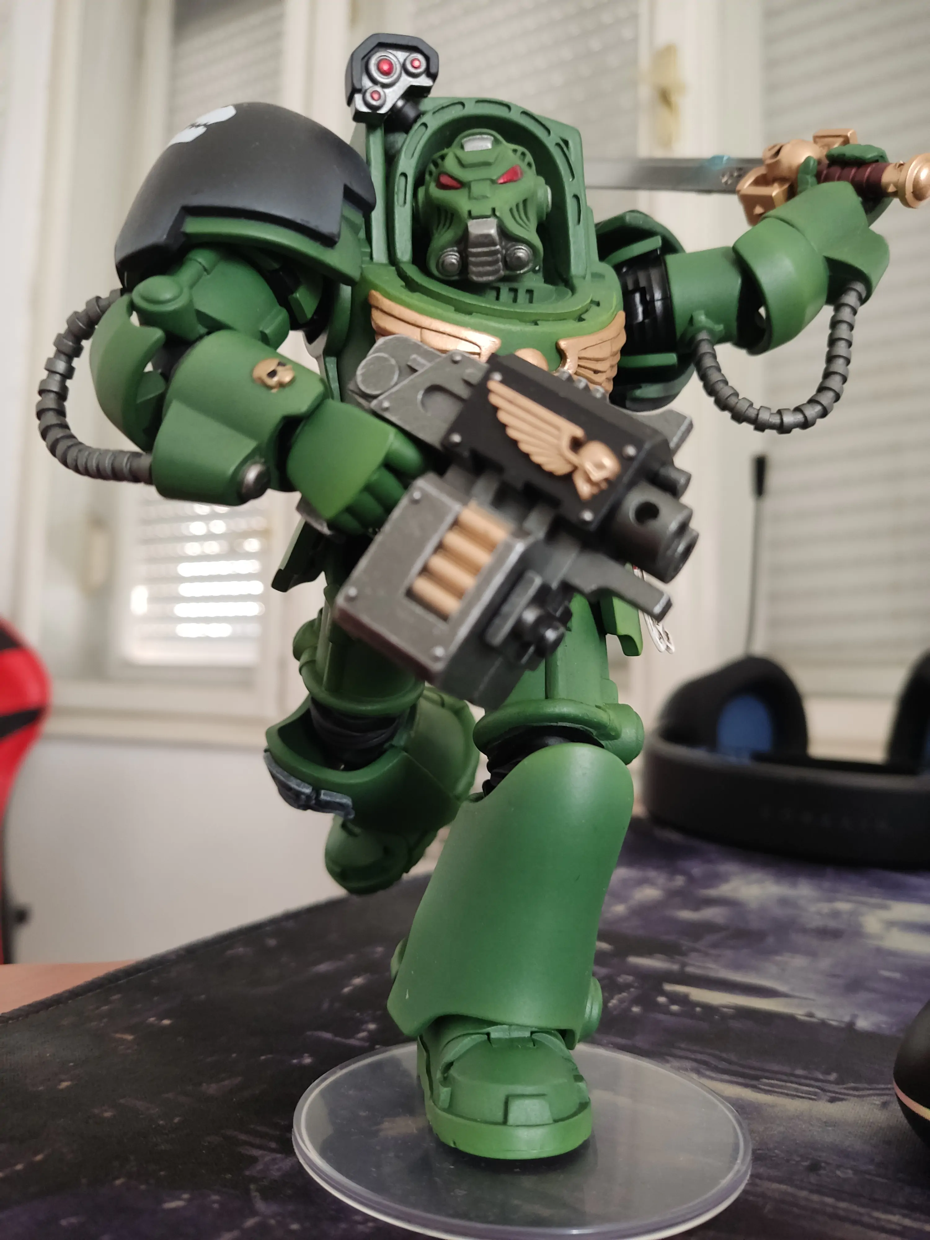 Warhammer 40,000 Action Figure Salamanders Terminator 1 s energetskim mačem i Storm Bolterom 14 cm fotografija proizvoda