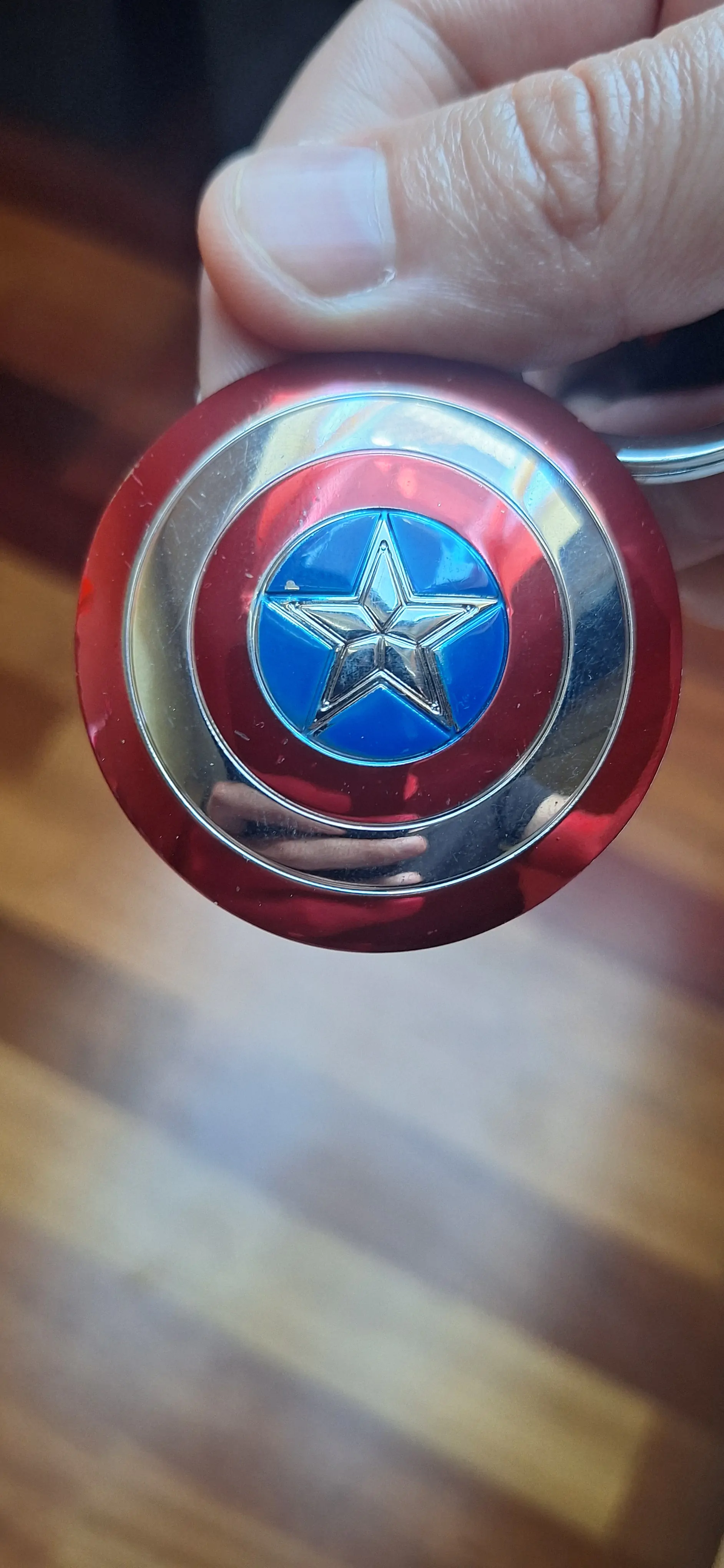 Marvel Metalni Privjesak za Ključeve Štit Captain America fotografija proizvoda