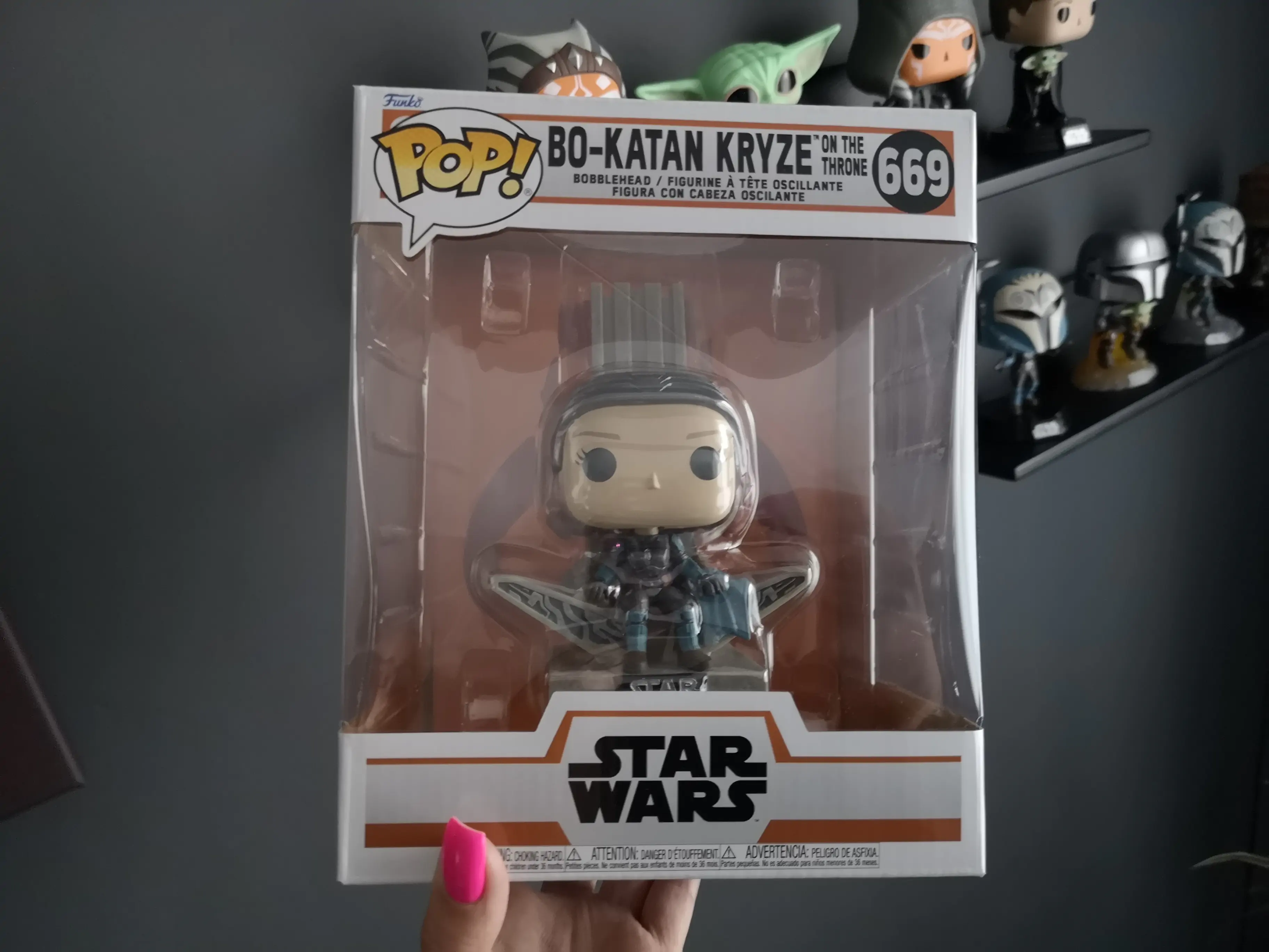 Star Wars: The Mandalorian POP! Deluxe Vinilna Figura Bo Katan s Prijestoljem 9 cm fotografija proizvoda