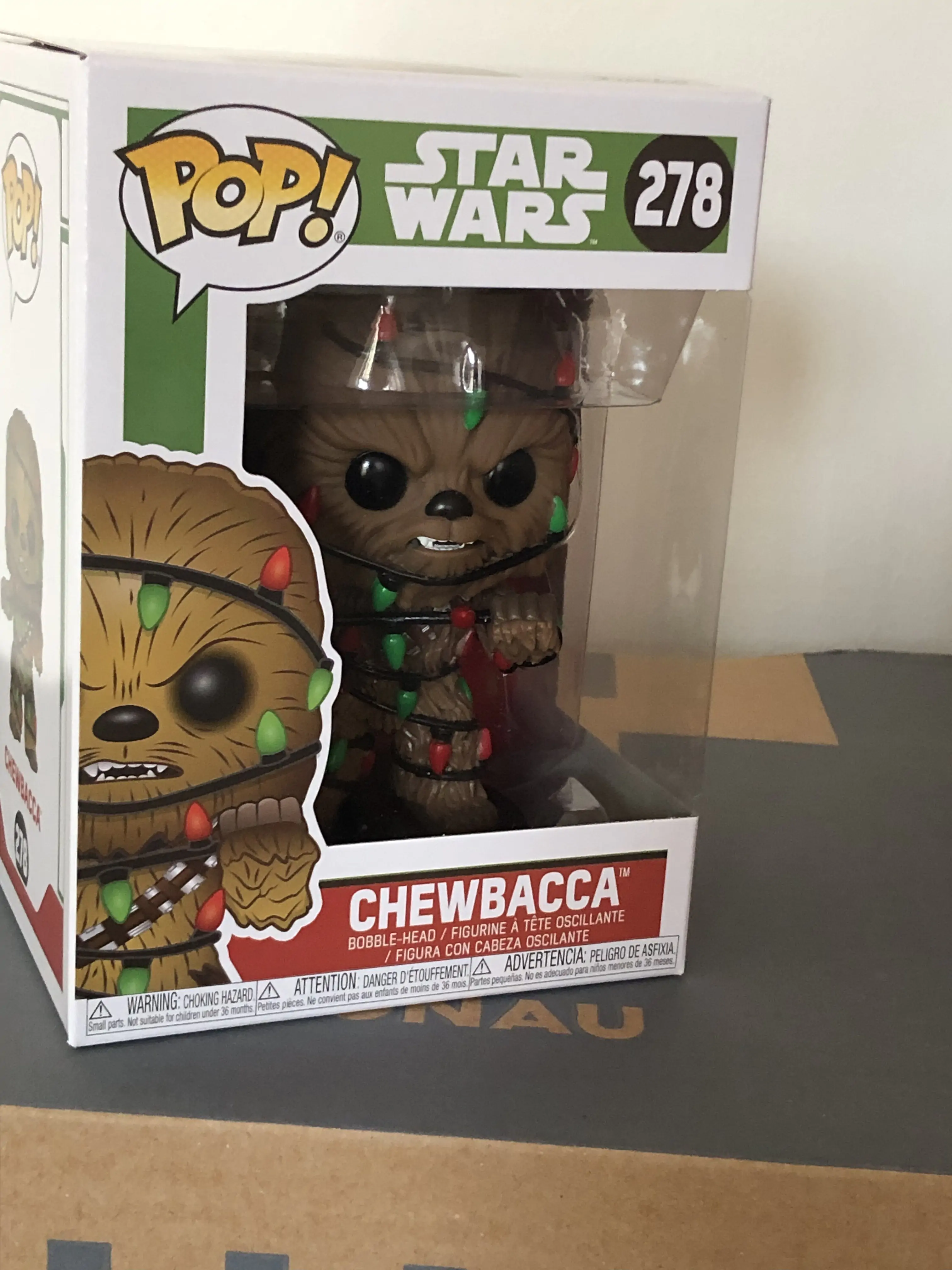 POP figurica Star Wars Holiday Chewie sa svjetlima fotografija proizvoda