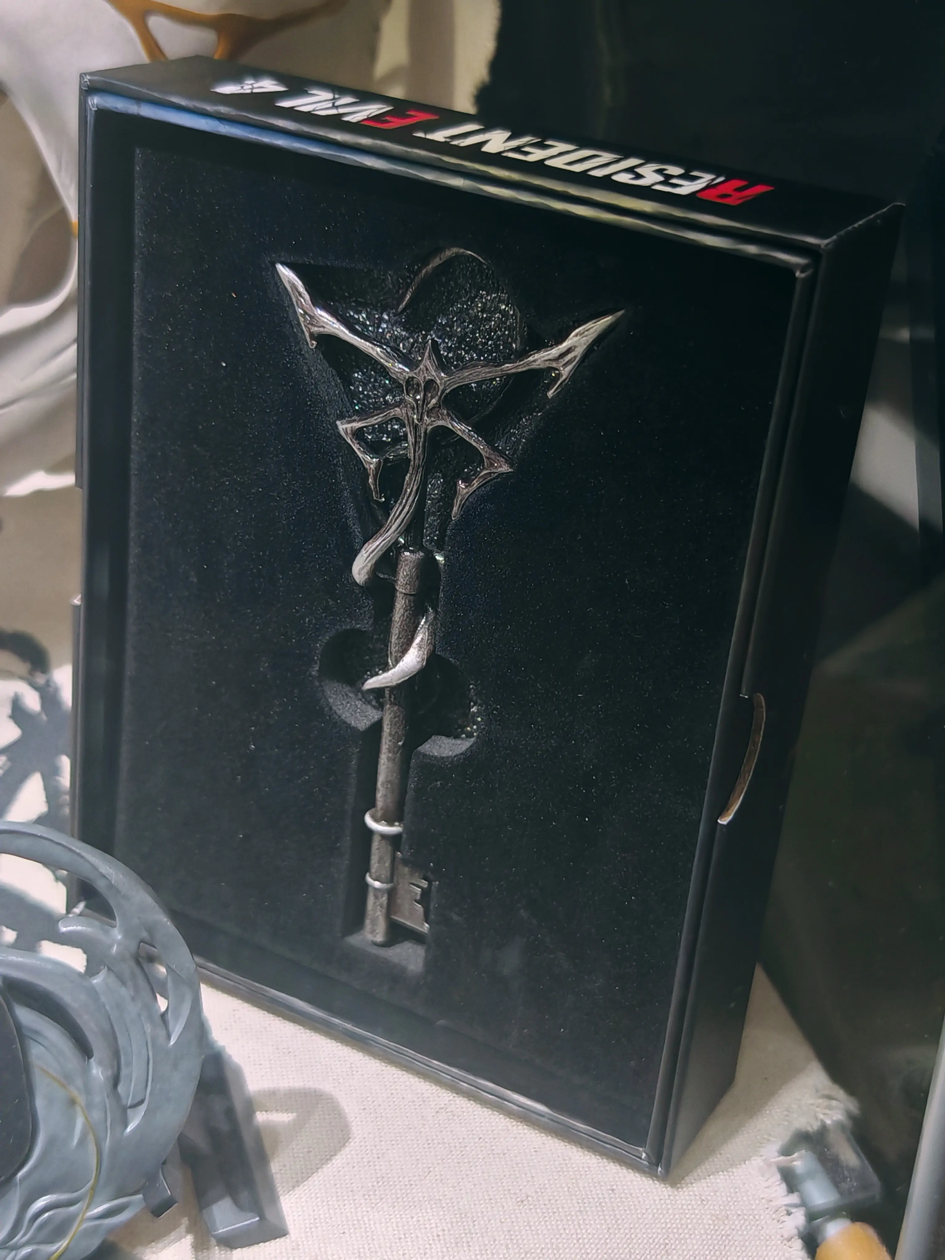 Resident Evil 4 Replika 1/1 Insignia ključ fotografija proizvoda
