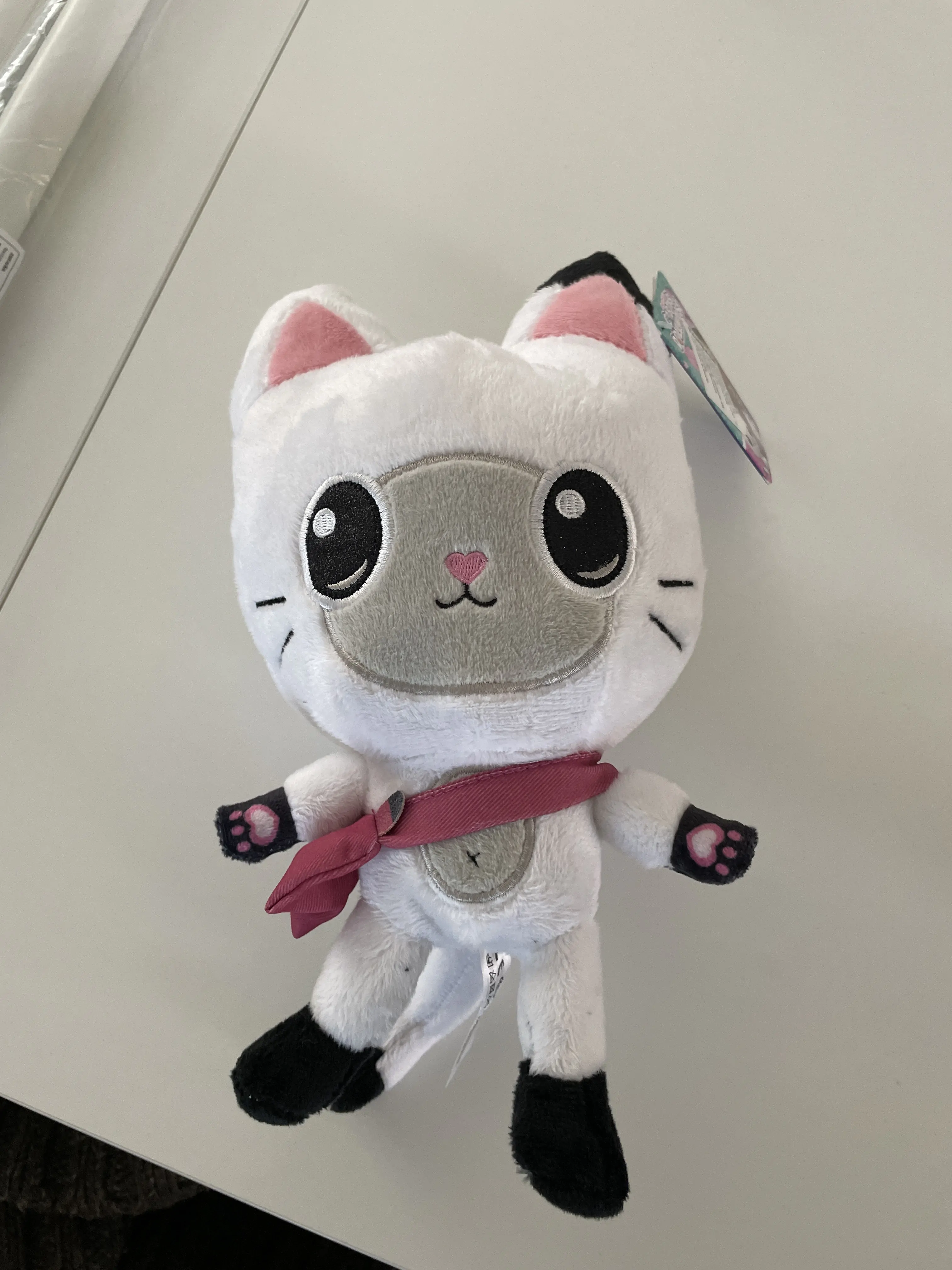 Gabbys Dollhouse Pandy Paws plišana igračka 25 cm fotografija proizvoda