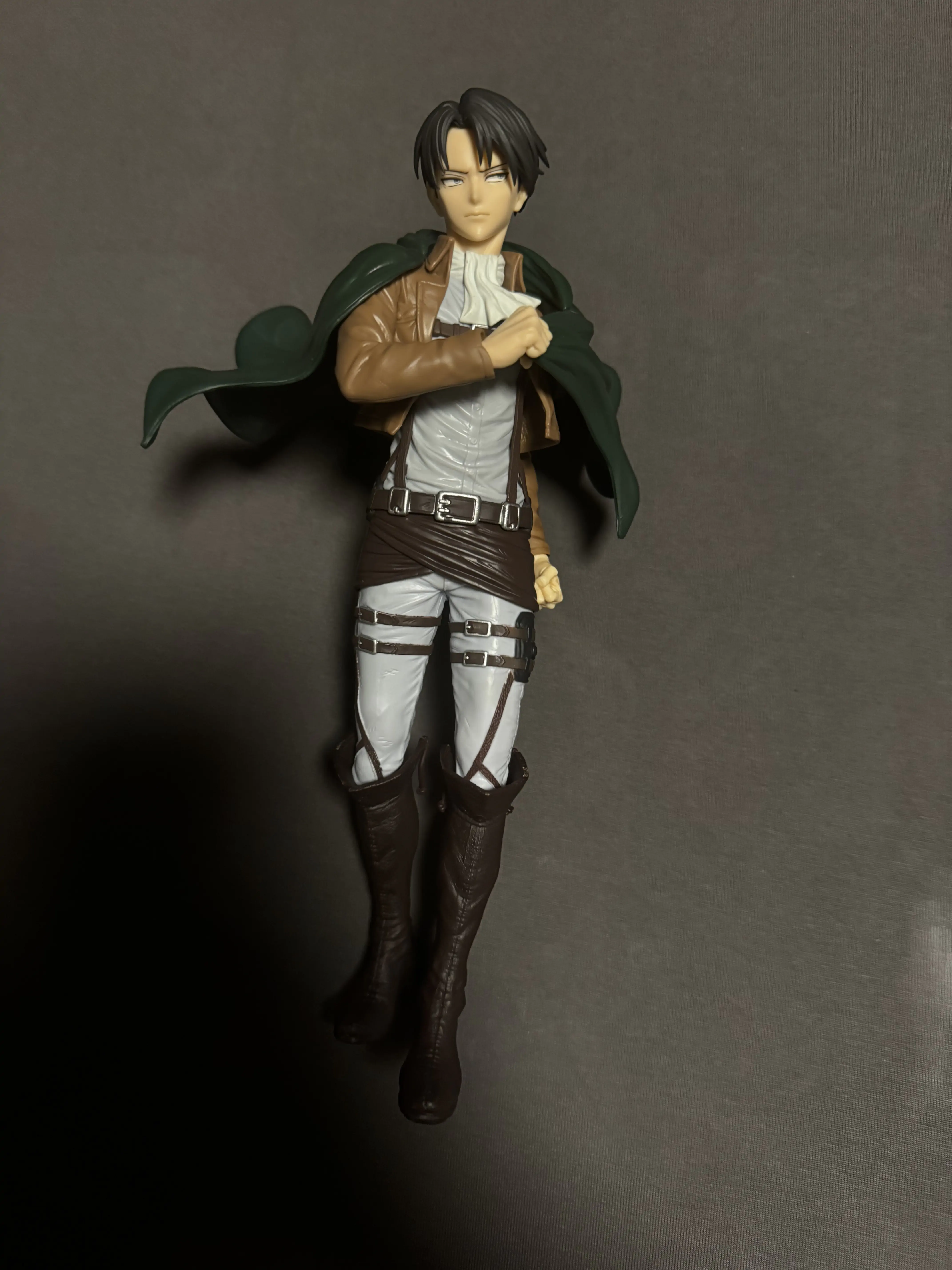 Attack on Titan Levi Grandista figura 27 cm fotografija proizvoda