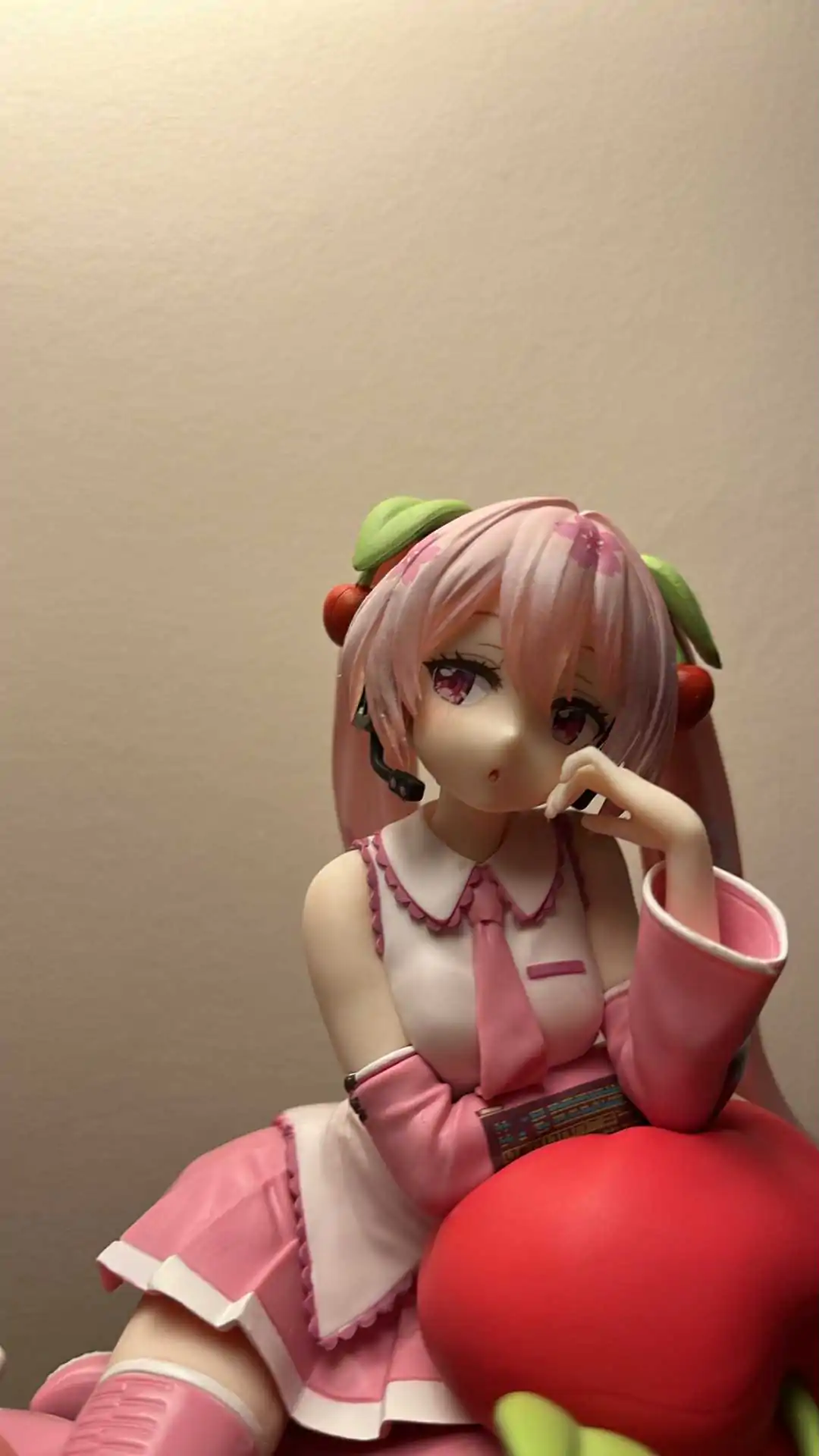 Hatsune Miku PVC Kip Stolni Slatka Figura Sakura Miku Jastučić od Višnje Ver. 13 cm fotografija proizvoda