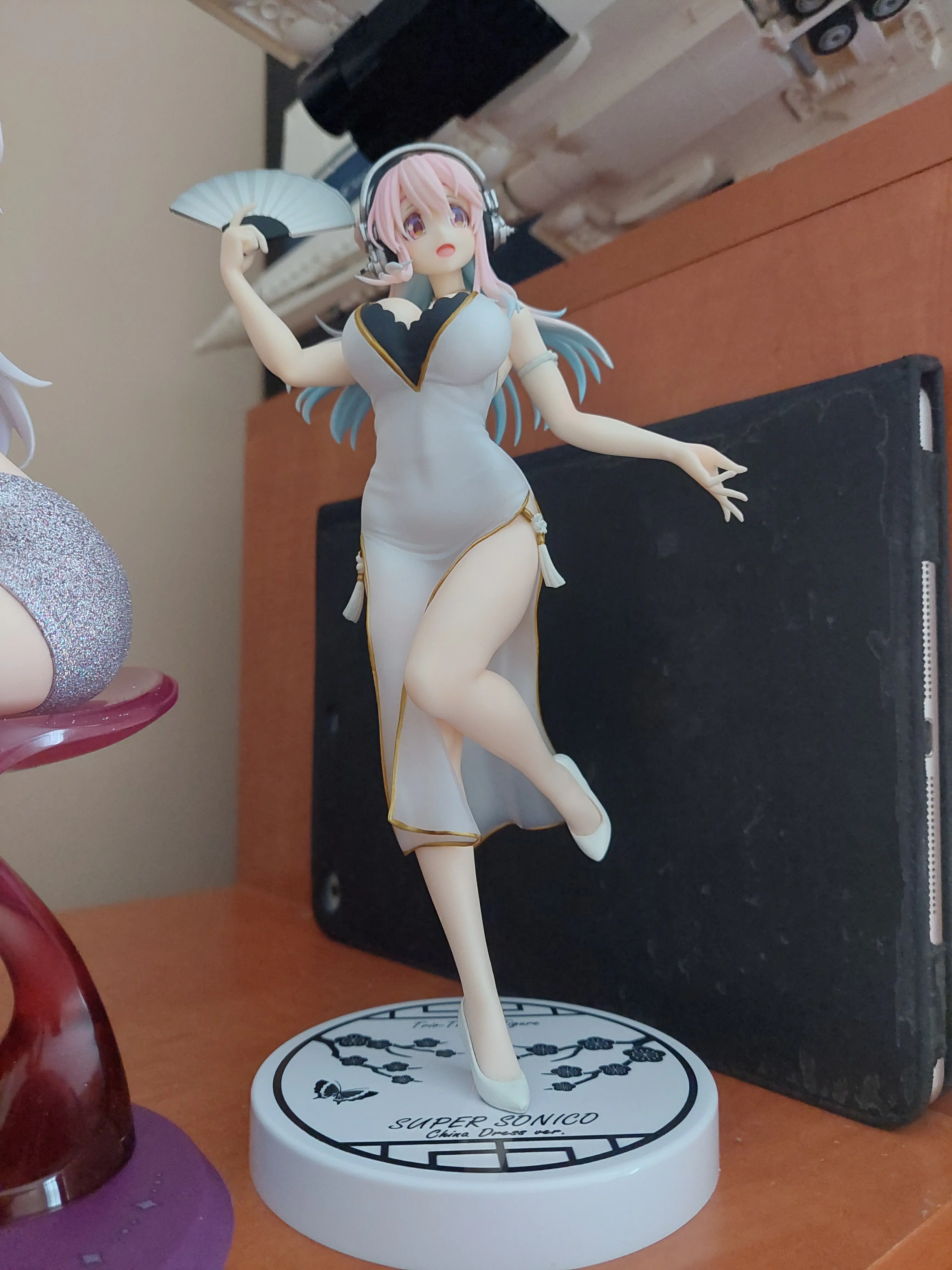 Super Sonico Trio-Try-iT PVC Kip White China Dress Ver. 21 cm fotografija proizvoda