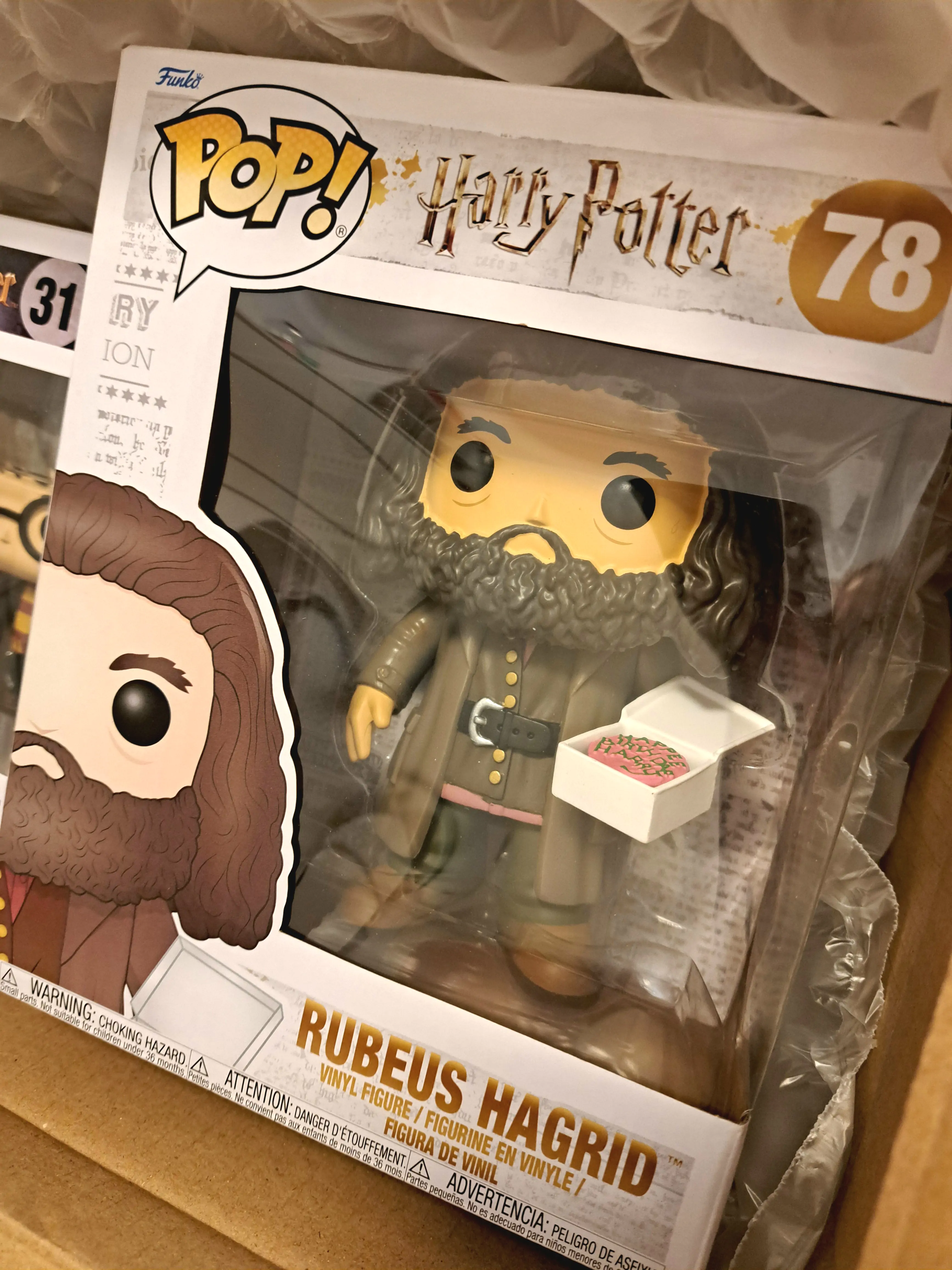 Harry Potter Super Sized POP! Movies Vinilna Figura Hagrid s Tortom 14 cm fotografija proizvoda