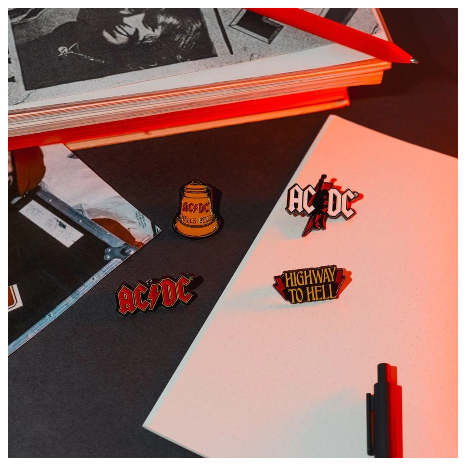 AC/DC set od 4 bedža fotografija proizvoda