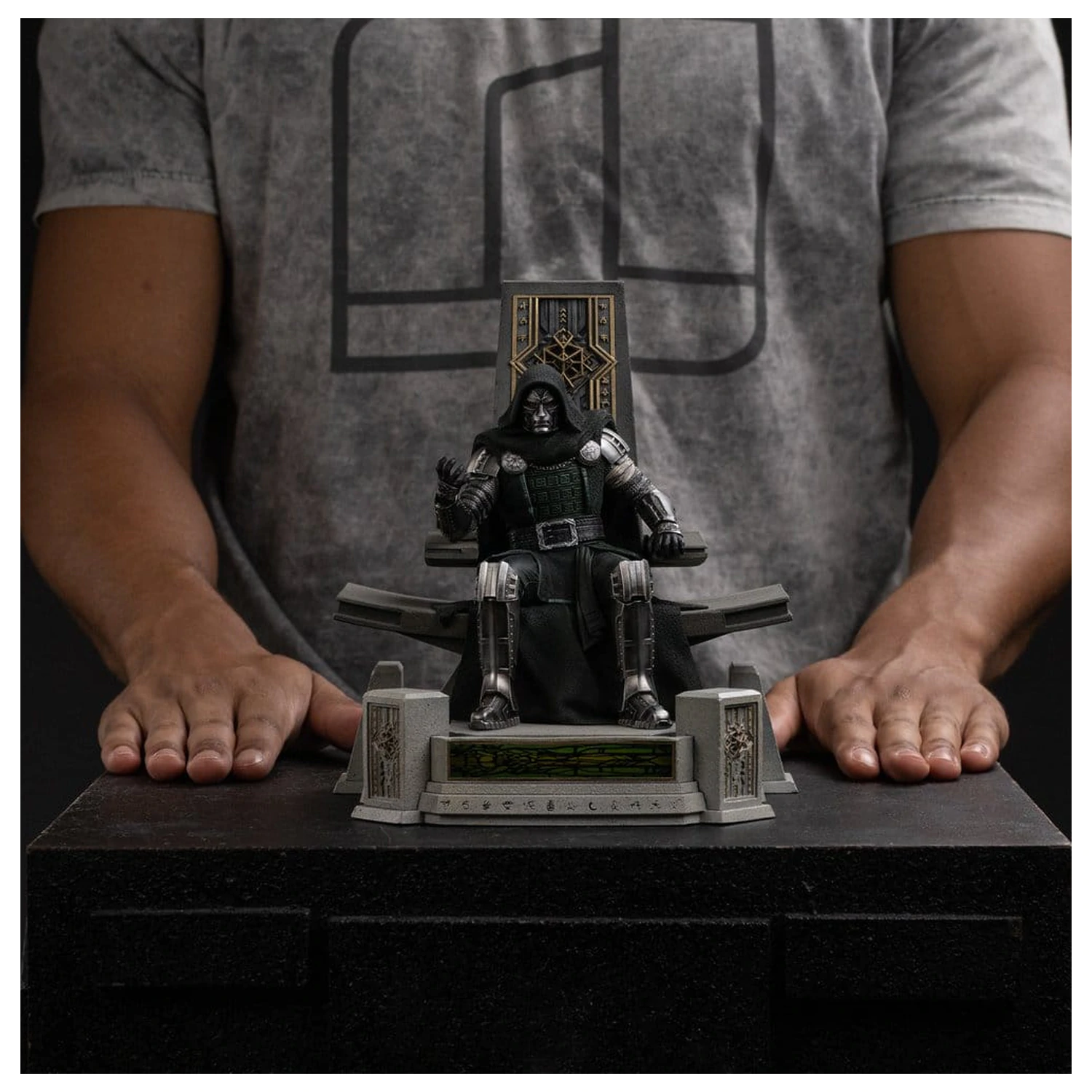 Avengers: Doomsday Art Scale Kip 1/10 Doctor Doom on Throne 22 cm fotografija proizvoda