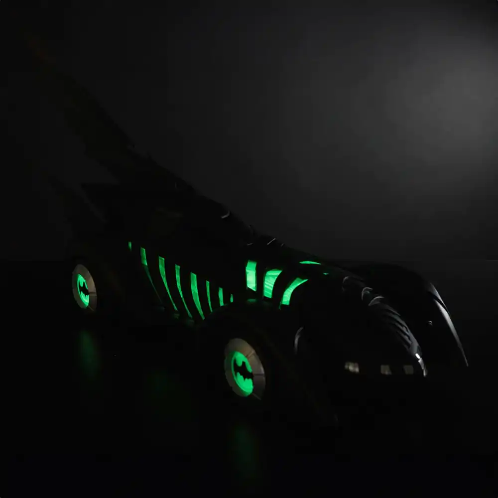 Batman Forever DC Multiverse Vozilo Batmobile Izdanje koje svijetli u mraku (Gold Label) 79 cm fotografija proizvoda