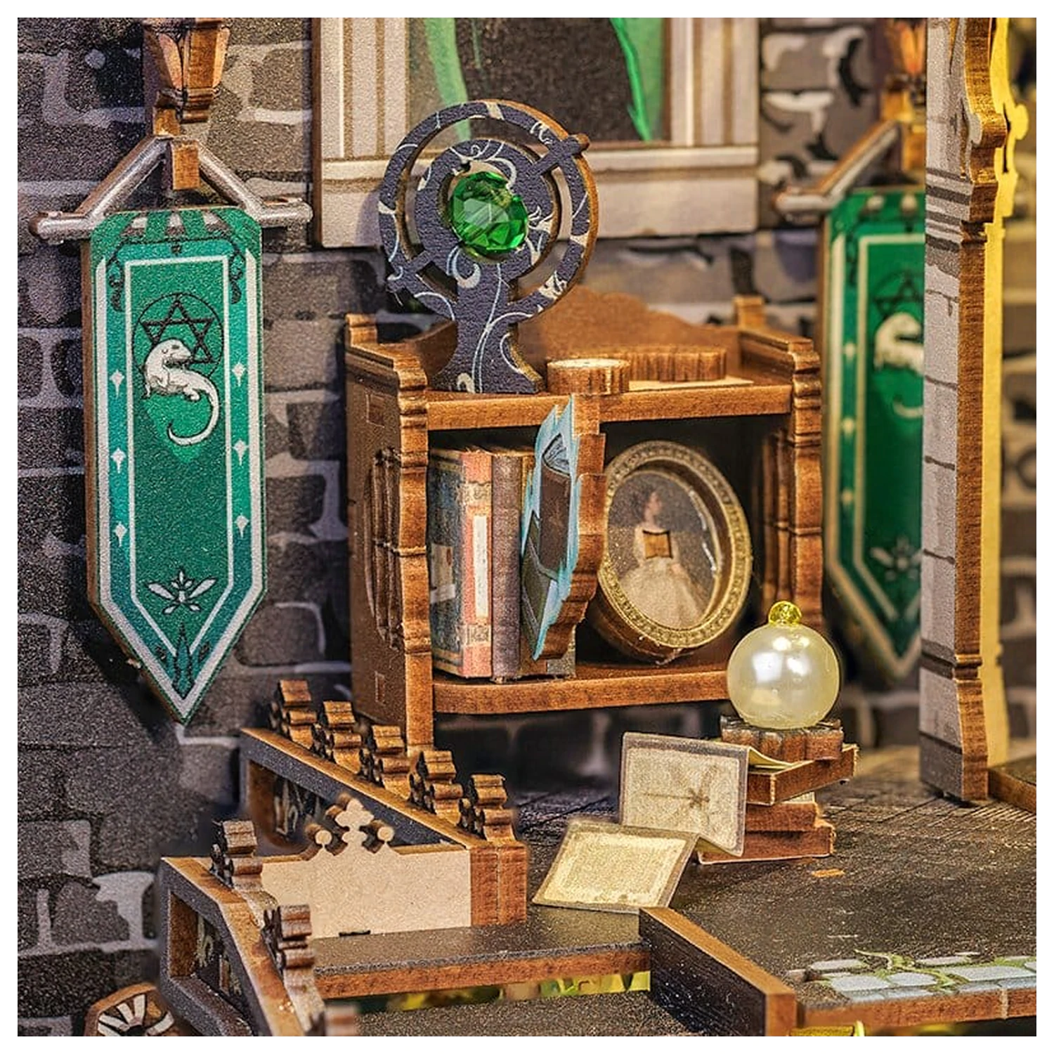 Book Nook Darkness Common Room 23 x 11 cm fotografija proizvoda