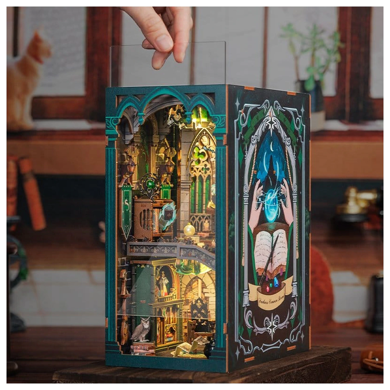 Book Nook Darkness Common Room 23 x 11 cm fotografija proizvoda