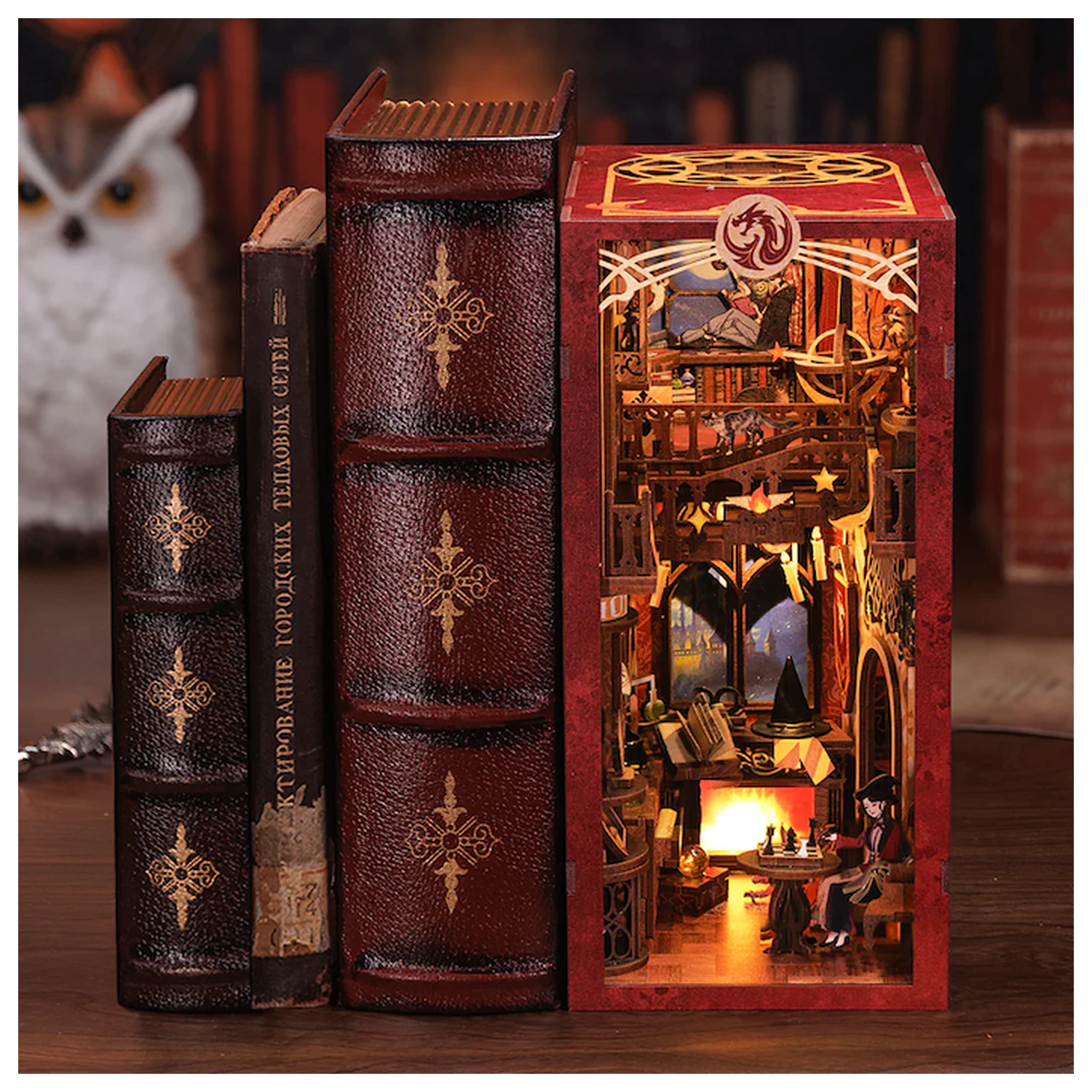 Komplet za uređenje police Book Nook DIY Flame Common Room 226db + LED svjetlo komplet za gradnju fotografija proizvoda