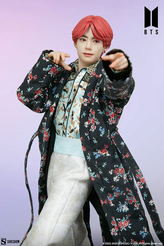 BTS Idol Collection PVC Kip V Deluxe 23 cm fotografija proizvoda