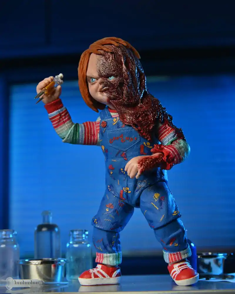 Child´s Play akcijska figura Chucky (TV Series) Ultimate Chucky 18 cm fotografija proizvoda