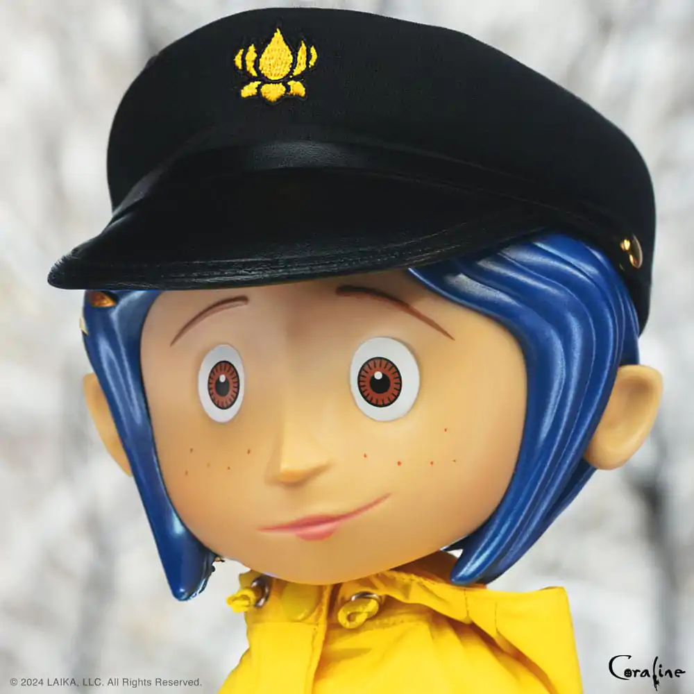 Coraline Supersize Vinil akcijska figura Coraline sa šeširom (Button Eyes) 40 cm fotografija proizvoda