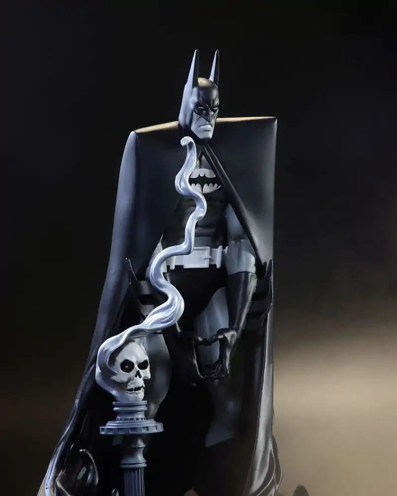 DC Direct Resin kip 1/10 Batman Black & White by Bill Sienkiewicz 20 cm fotografija proizvoda