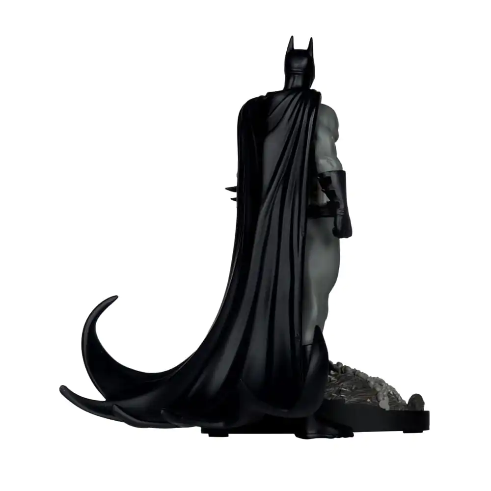 DC Direct Kip 1/10 Batman by Bjorn Barends (Black White) 18 cm fotografija proizvoda