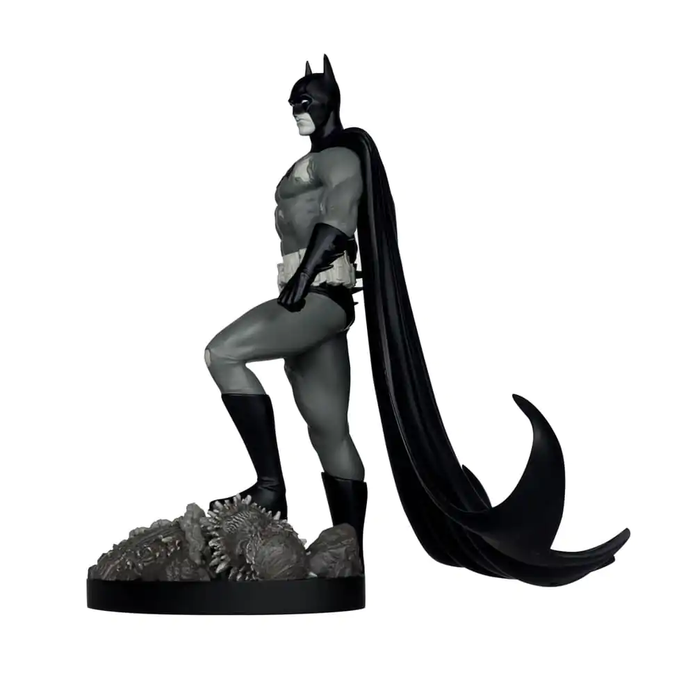 DC Direct Kip 1/10 Batman by Bjorn Barends (Black White) 18 cm fotografija proizvoda