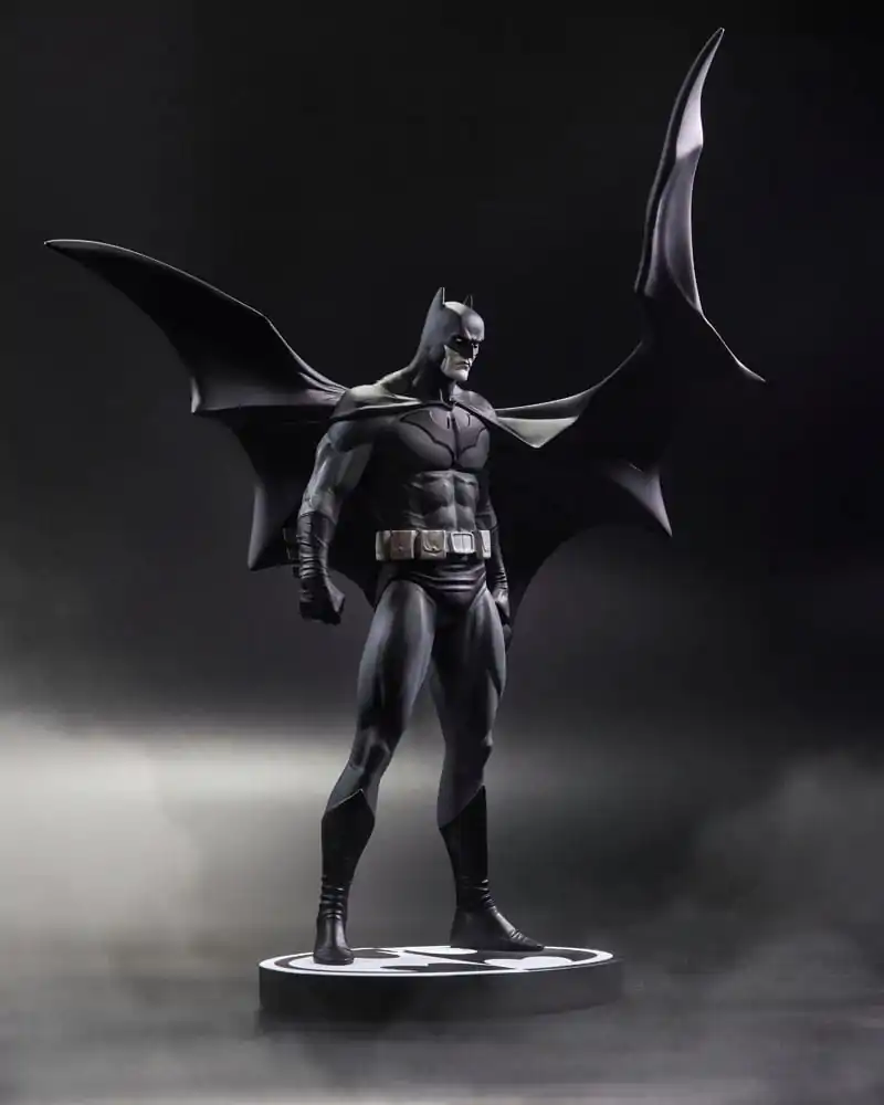 DC Direct Resin Kip Batman Black & White Batman (autor Jorge Jimenez) 27 cm fotografija proizvoda