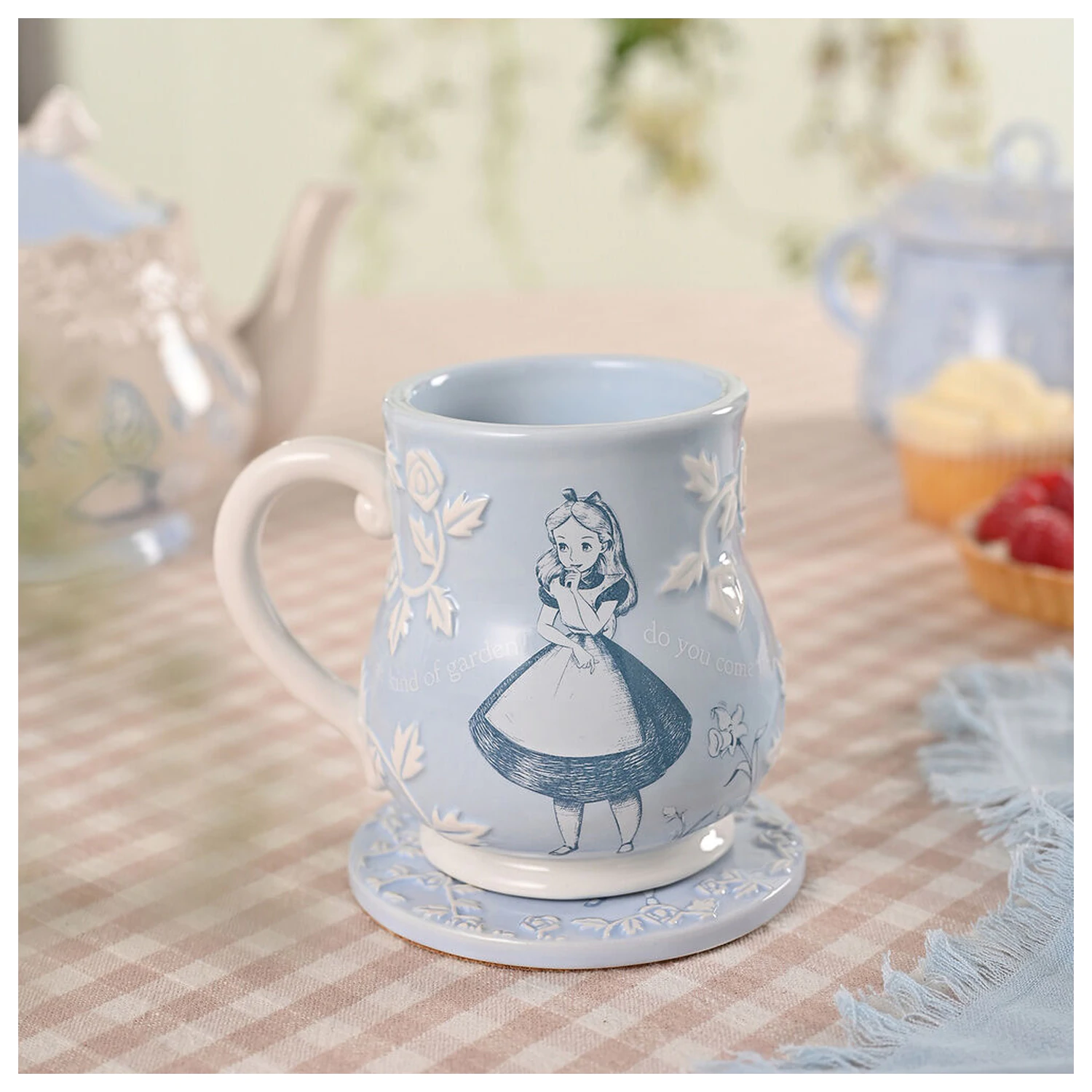 Disney Alice in Wonderland Alice šalica fotografija proizvoda