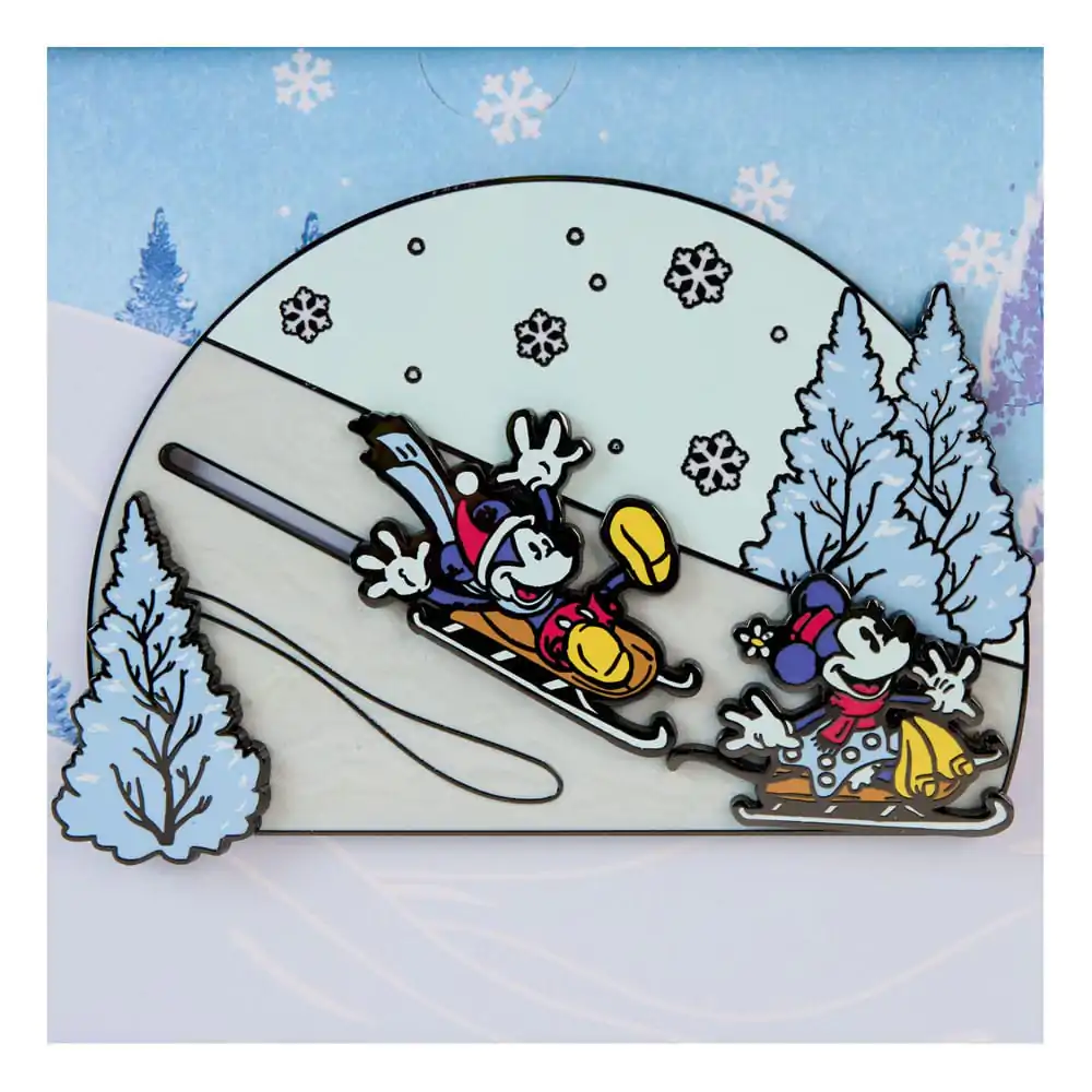 Disney by Loungefly emajlirani bedževi Mickey i prijatelji Winter Wonderland Limited Edition 8 cm fotografija proizvoda