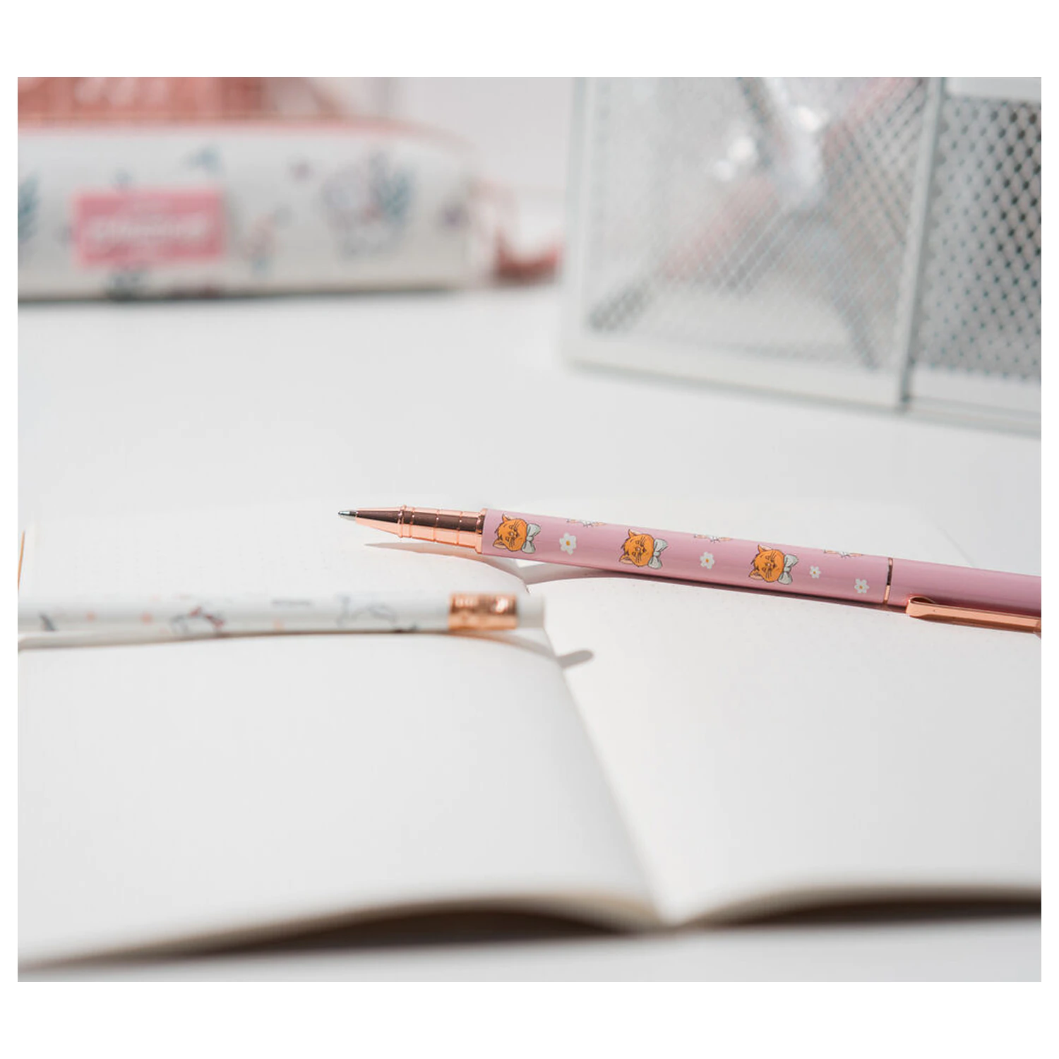 Disney The Aristocats Bonjour Marie Set pernica + kemijska olovka + olovka fotografija proizvoda