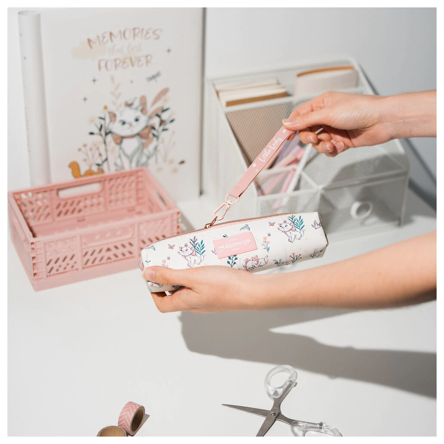 Disney The Aristocats Bonjour Marie Set pernica + kemijska olovka + olovka fotografija proizvoda