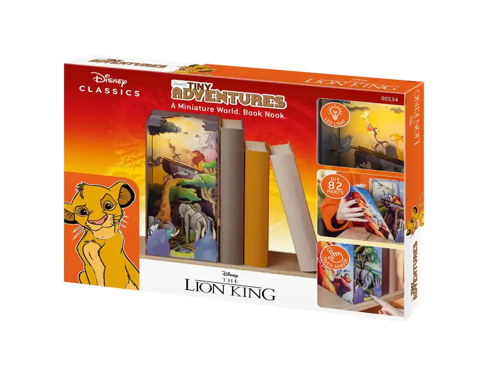 Disney Tiny Adventures Stalak za knjige Mini Diorama The Lion King 23 cm fotografija proizvoda