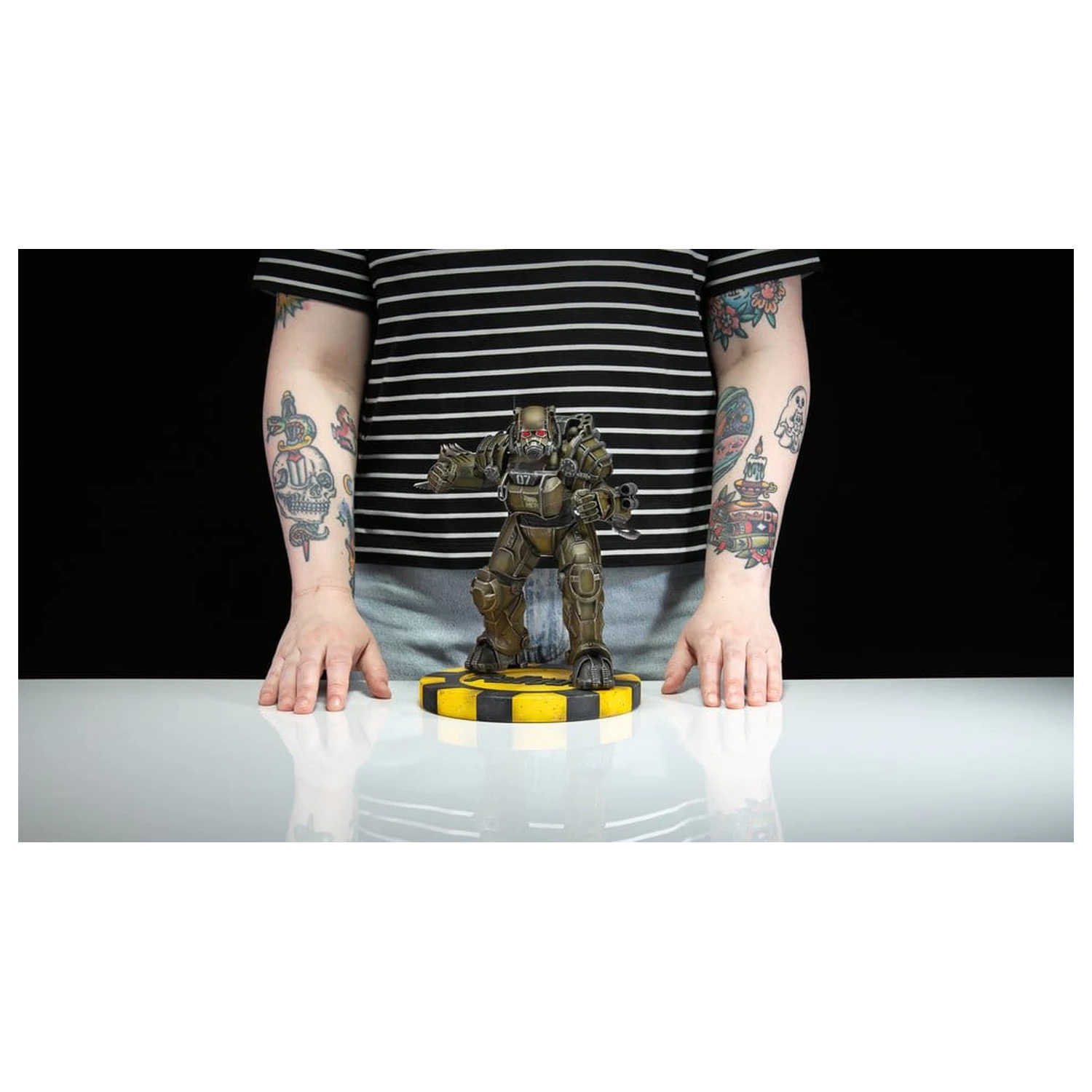 Fallout (Amazon) PVC figura NCR Power Armor 25 cm fotografija proizvoda