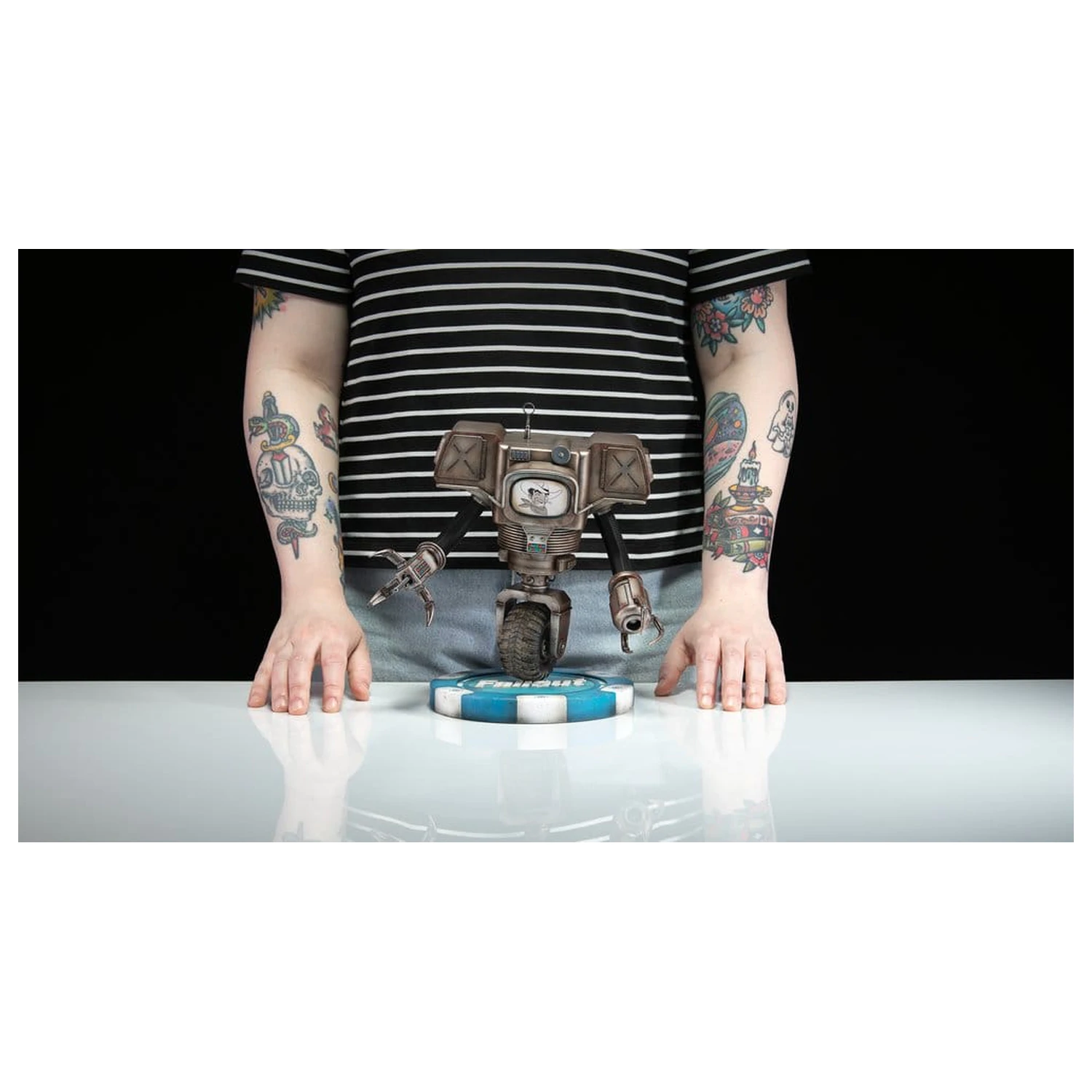 Fallout (Amazon) PVC figura Victor the Securitron 25 cm fotografija proizvoda