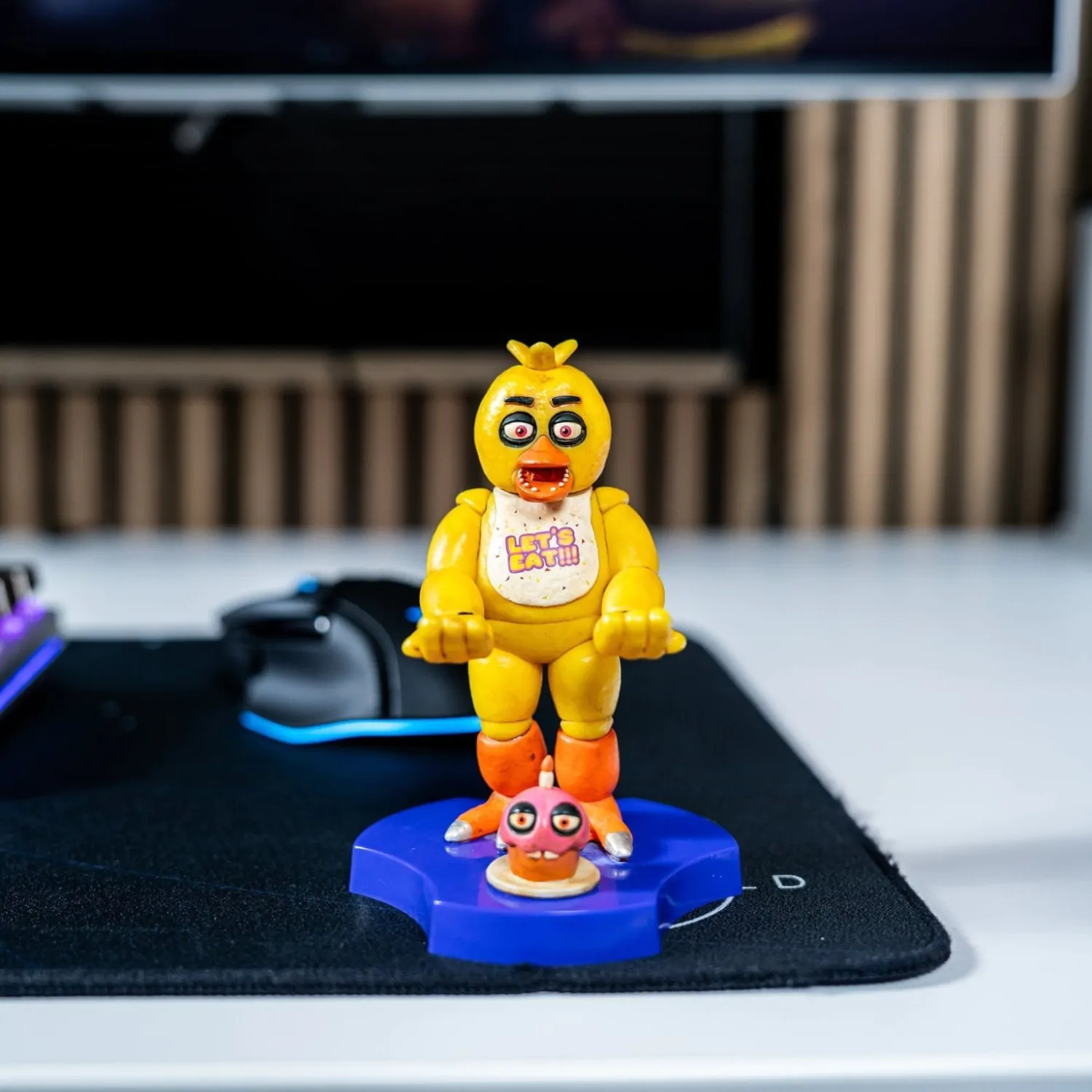 Five Nights at Freddy's Chica Holdems Cable Guys Mini držač uređaja i stalak za mobitel fotografija proizvoda