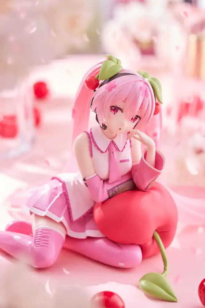 Hatsune Miku PVC Kip Stolni Slatka Figura Sakura Miku Jastučić od Višnje Ver. 13 cm fotografija proizvoda