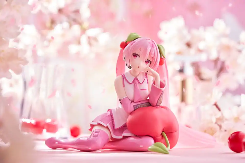 Hatsune Miku PVC Kip Stolni Slatka Figura Sakura Miku Jastučić od Višnje Ver. 13 cm fotografija proizvoda