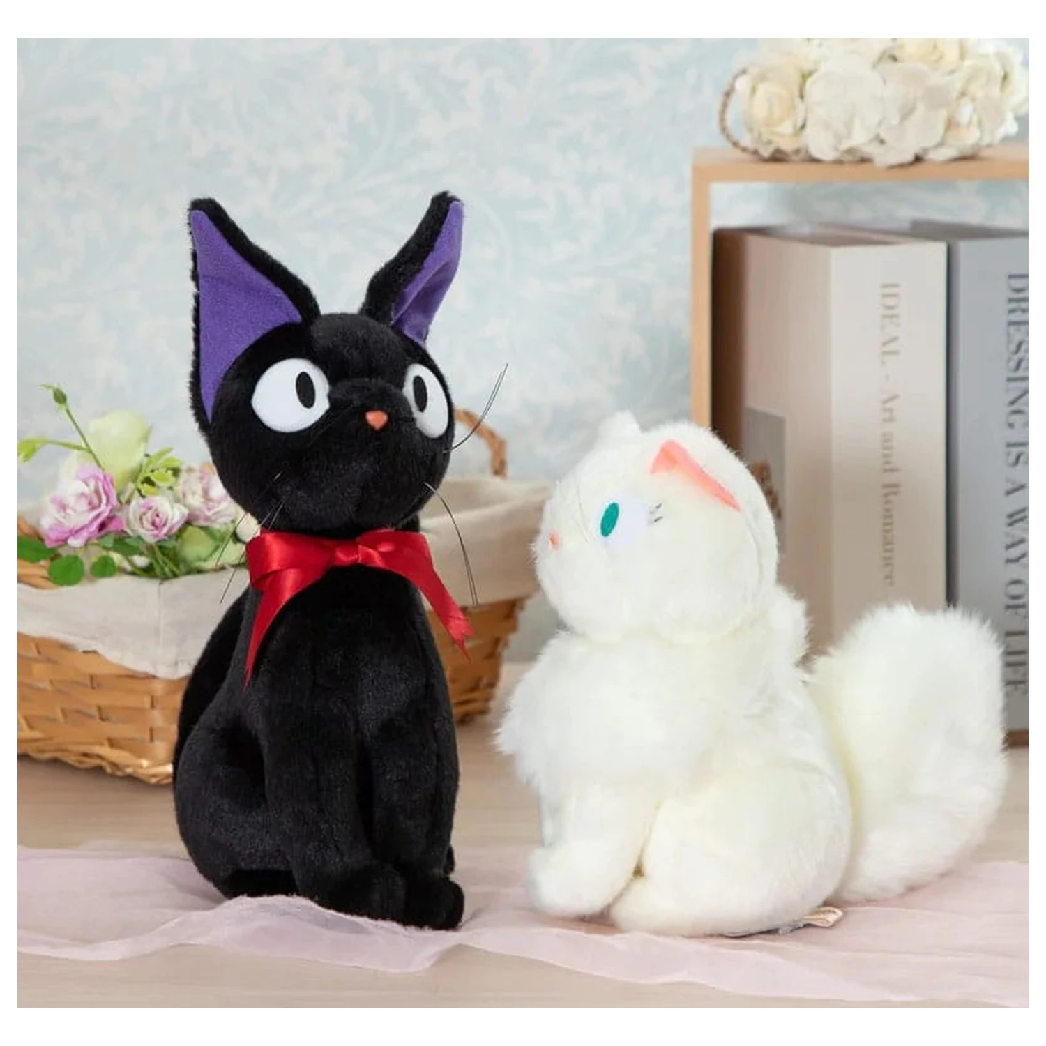 Kiki's Delivery Service Plišana Figura Jiji Sjedi M 32 cm fotografija proizvoda