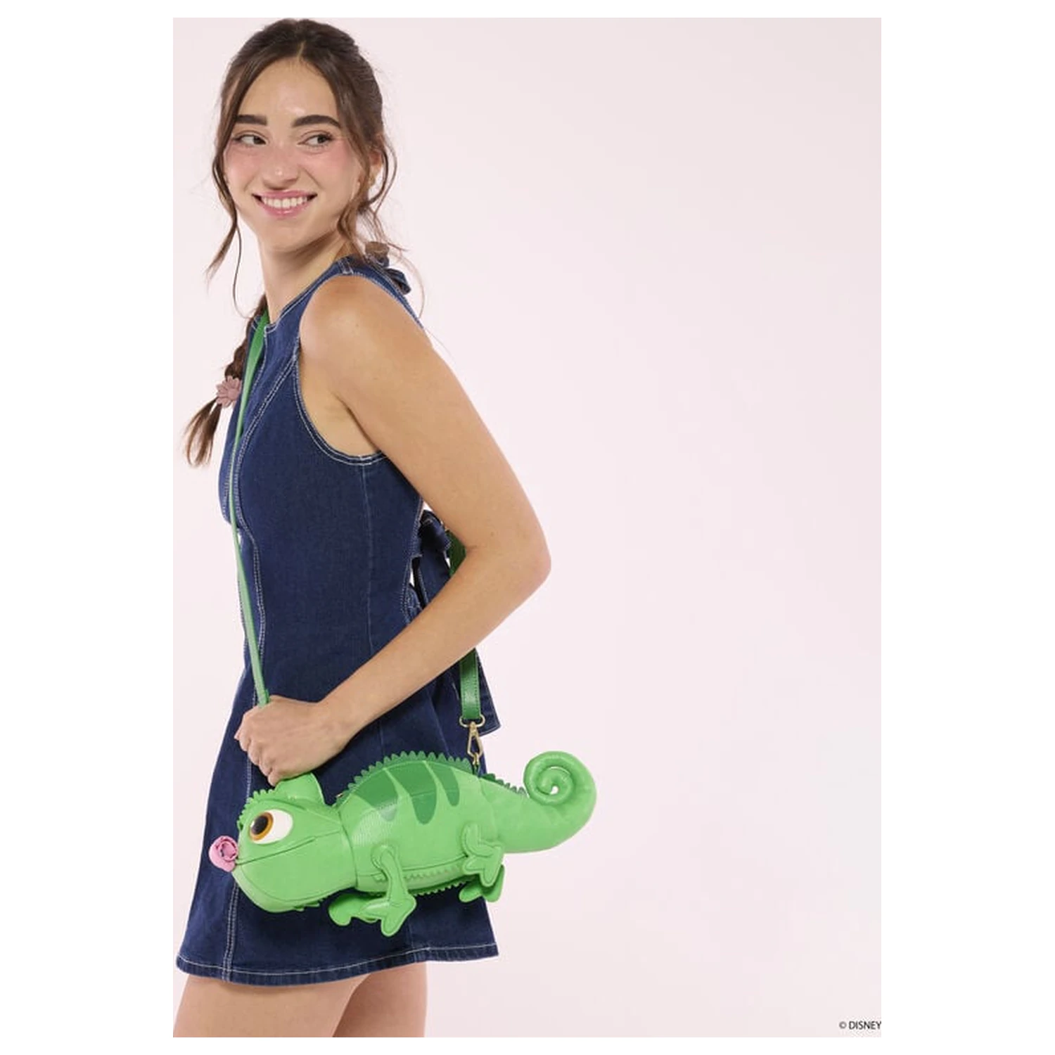 Loungefly Disney Tangled Rapunzel Pascal torba za rame fotografija proizvoda