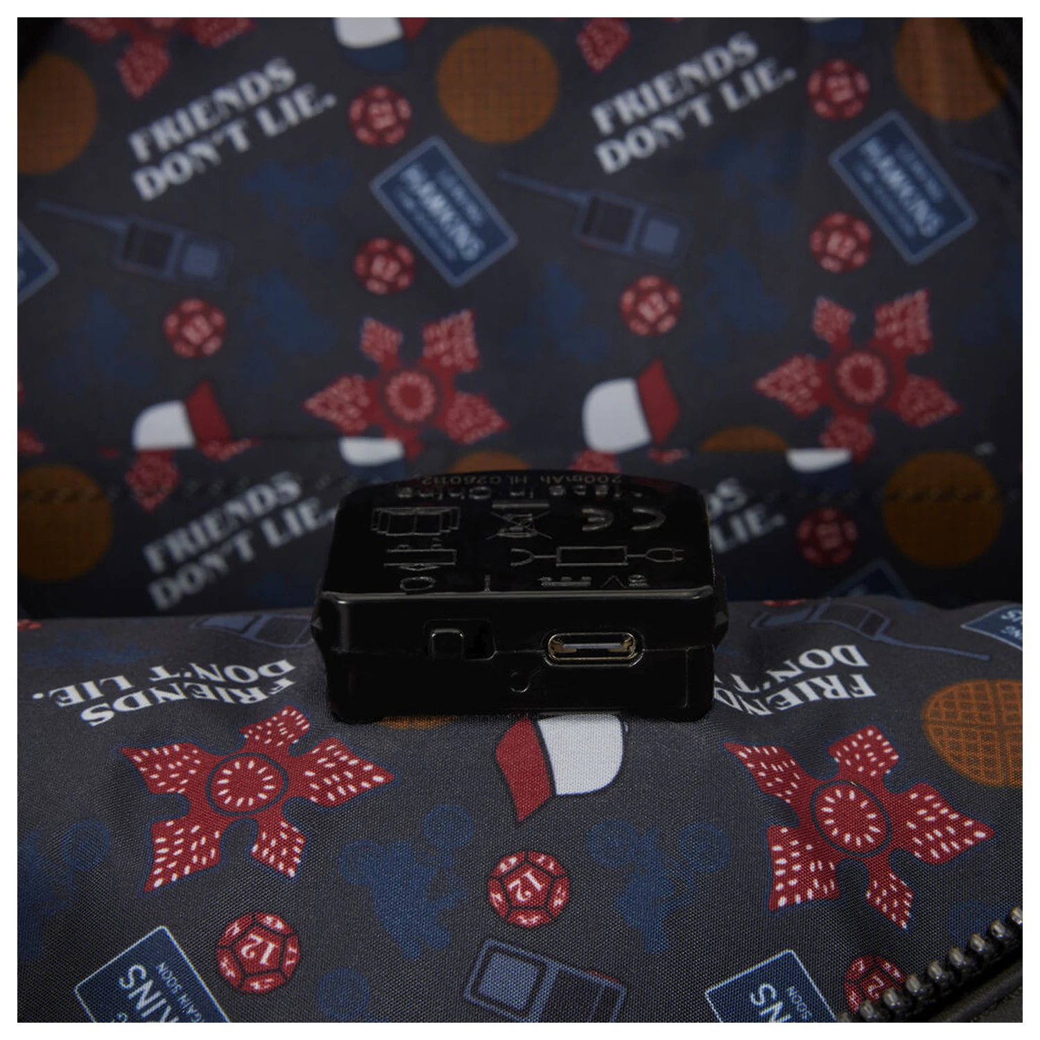 Loungefly Stranger Things 10th Anniversary ruksak 26 cm fotografija proizvoda