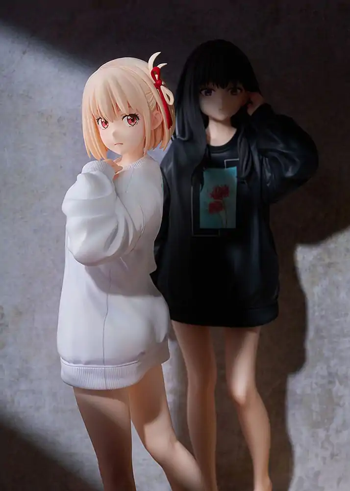 Lycoris Recoil PVC Kip 1/7 Chisato Nishikigi: Oversized Sweatshirt Ver. 25 cm fotografija proizvoda