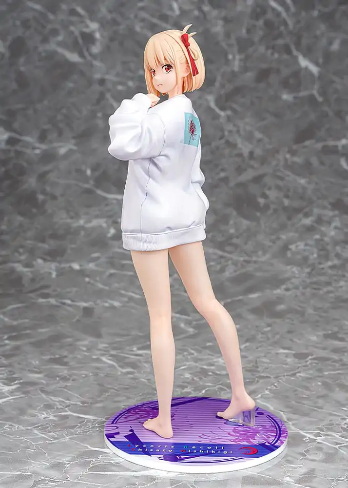 Lycoris Recoil PVC Kip 1/7 Chisato Nishikigi: Oversized Sweatshirt Ver. 25 cm fotografija proizvoda