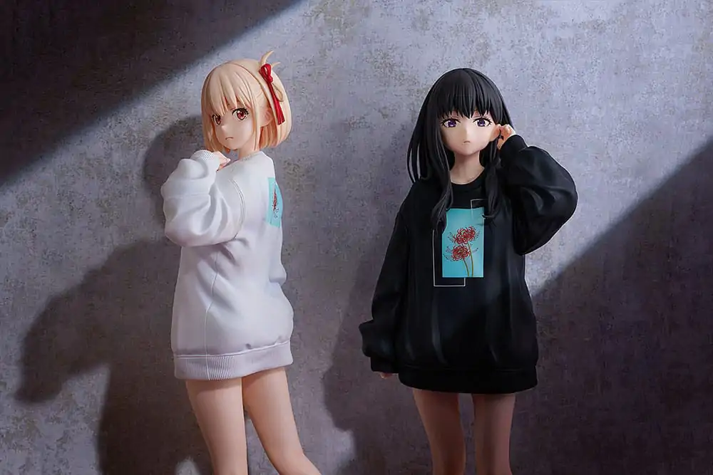 Lycoris Recoil PVC Kip 1/7 Chisato Nishikigi: Oversized Sweatshirt Ver. 25 cm fotografija proizvoda