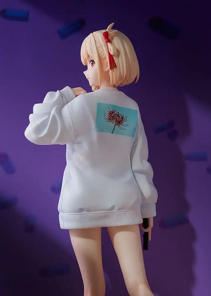 Lycoris Recoil PVC Kip 1/7 Chisato Nishikigi: Oversized Sweatshirt Ver. 25 cm fotografija proizvoda