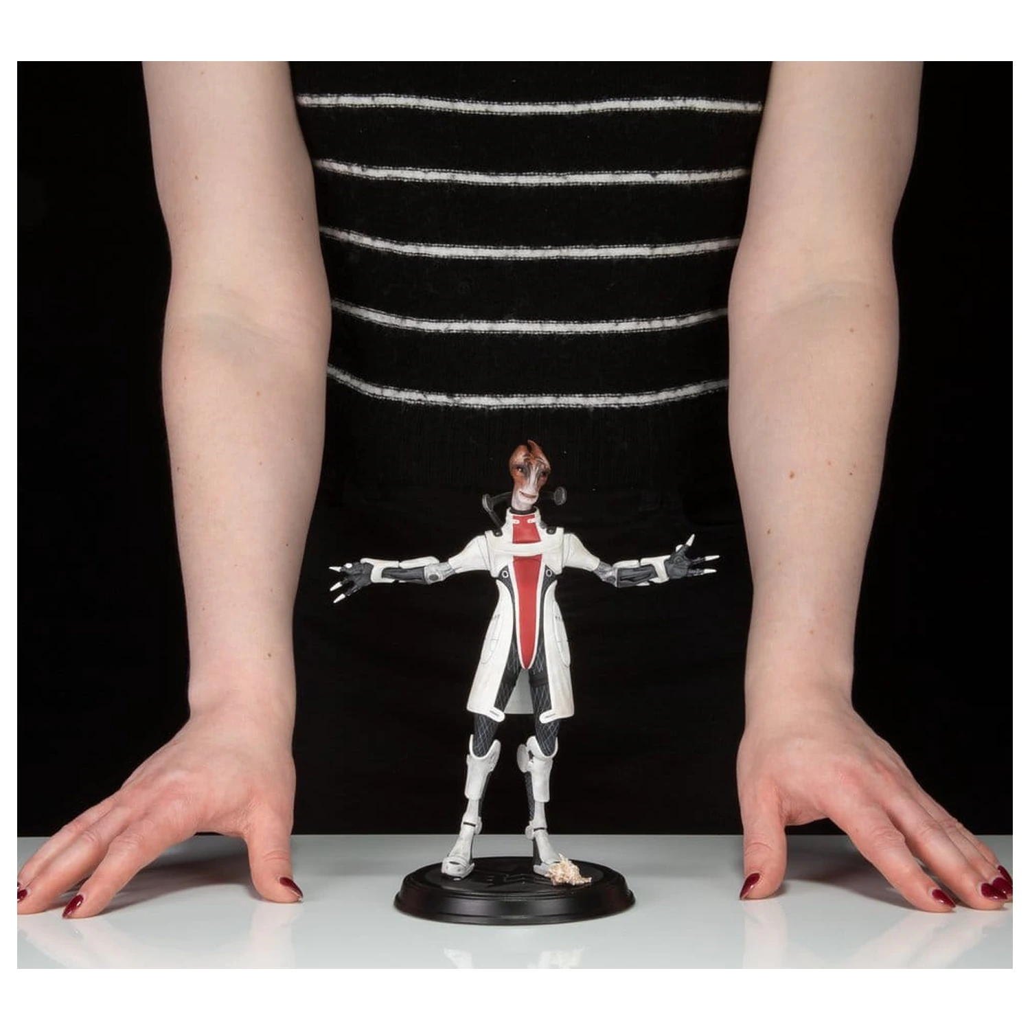 Mass Effect PVC figura Mordin Solus 23 cm fotografija proizvoda