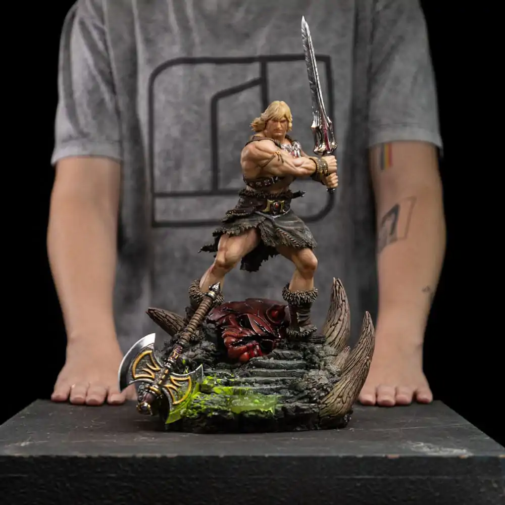 Masters of the Universe Deluxe Art Scale Kip 1/10 He-Man Unleashed 34 cm fotografija proizvoda