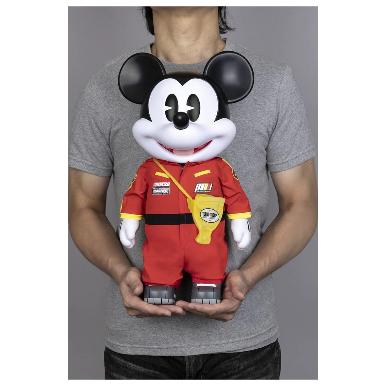 Mickey and Friends Vinilna Kasica Prasica SYAKING-BANG!! Funkcionalna Figurica Trkaći Automobil Micky 48 cm fotografija proizvoda