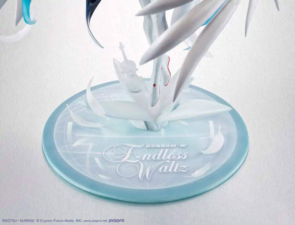 Mobile Suit Gundam x Hatsune Miku Lucrea PVC Statua Hatsune Miku x Wing Gundam Zero EW 45. godišnjica 27 cm fotografija proizvoda