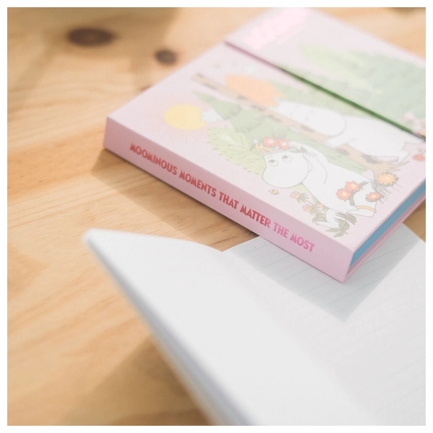 Moomin tjedni planer s ljepljivim bilješkama fotografija proizvoda