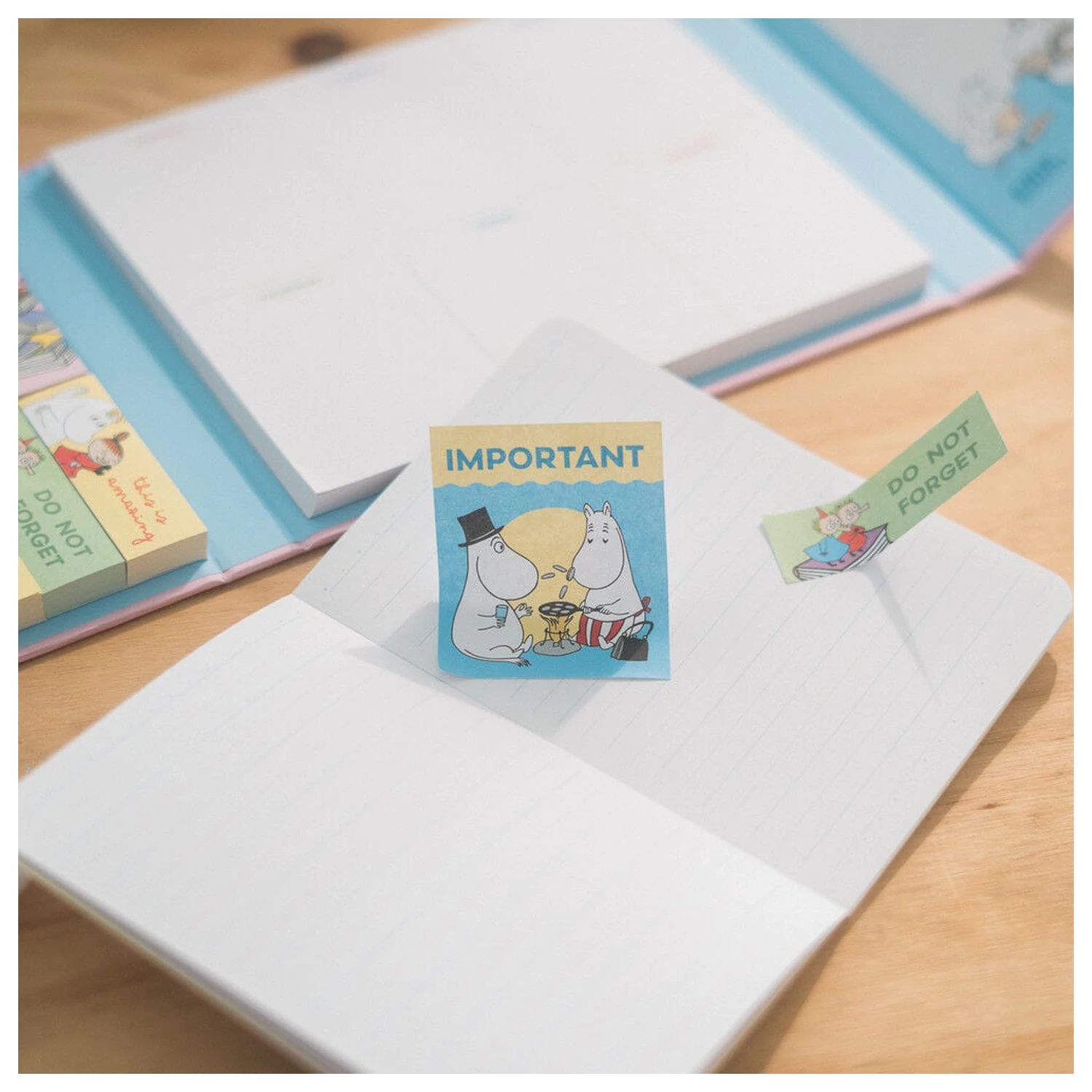 Moomin tjedni planer s ljepljivim bilješkama fotografija proizvoda