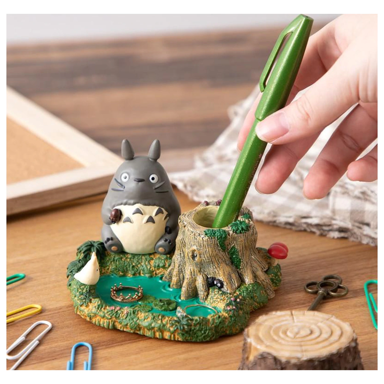 My Neighbor Totoro Totoro pored ribnjaka figura držač za olovke fotografija proizvoda