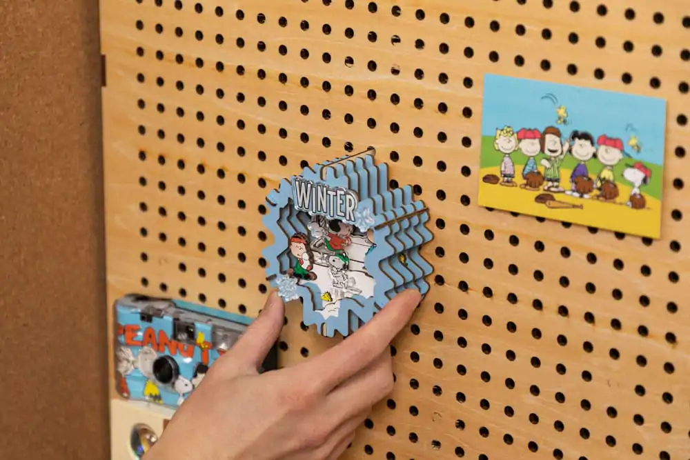 Peanuts Puremind Maketarski komplet Wooden Theater Winter Wonderland fotografija proizvoda